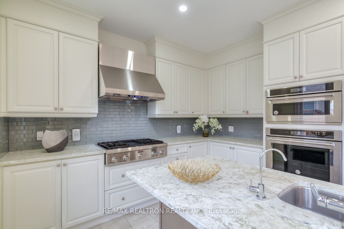44 Clifford Fairbarn Dr Property Photo 12