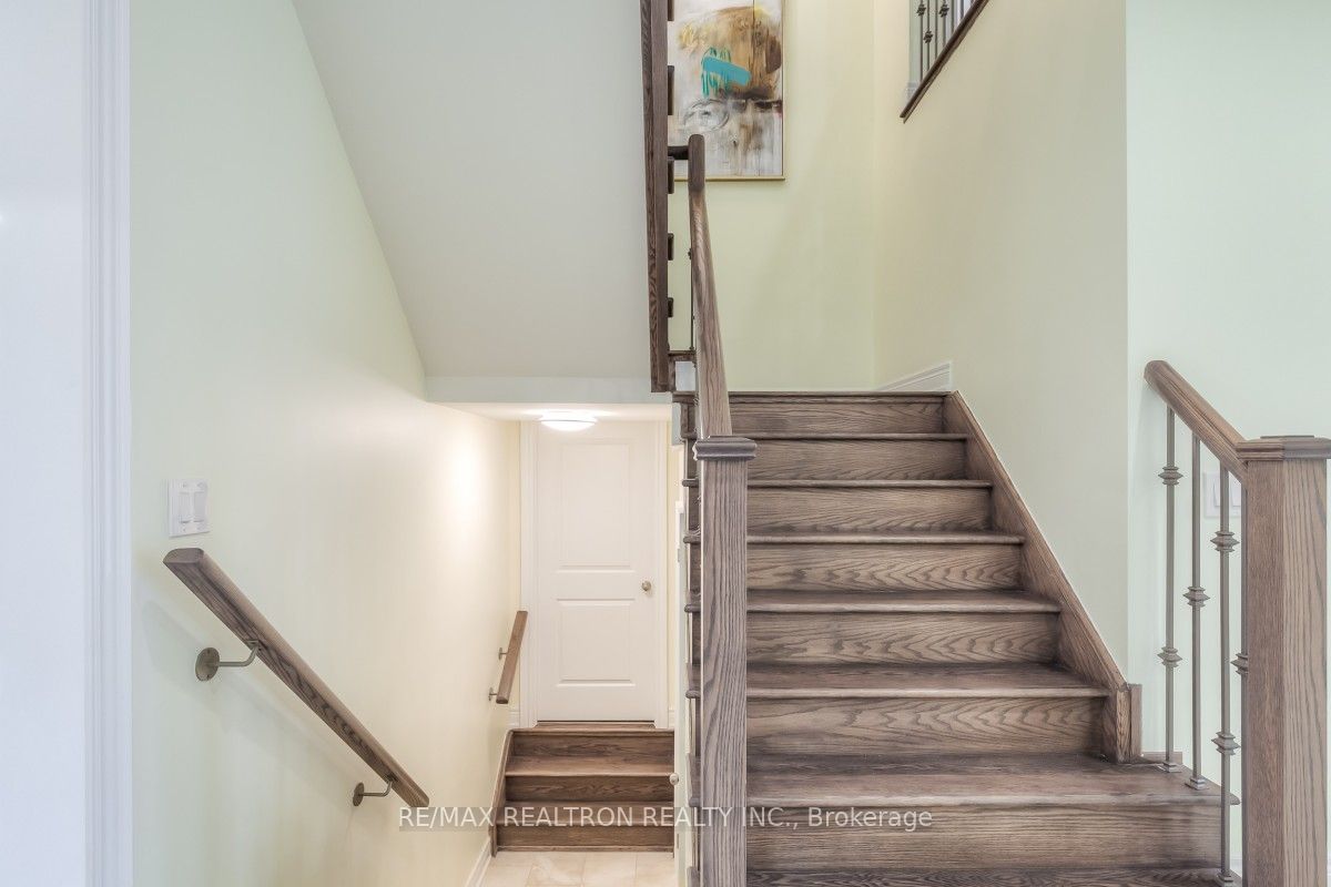 44 Clifford Fairbarn Dr Property Photo 18