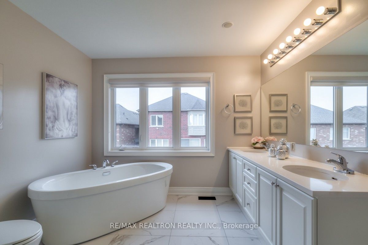 44 Clifford Fairbarn Dr Property Photo 22
