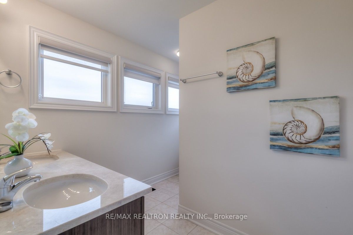 44 Clifford Fairbarn Dr Property Photo 28