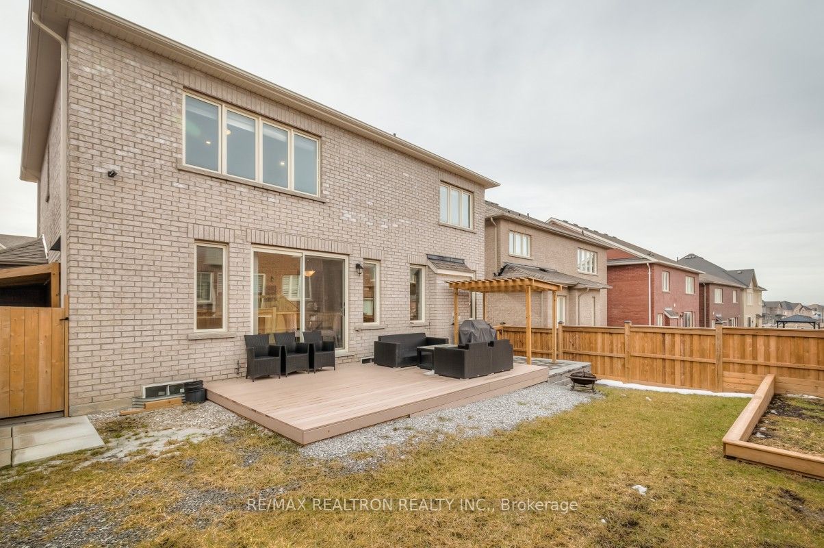 44 Clifford Fairbarn Dr Property Photo 39