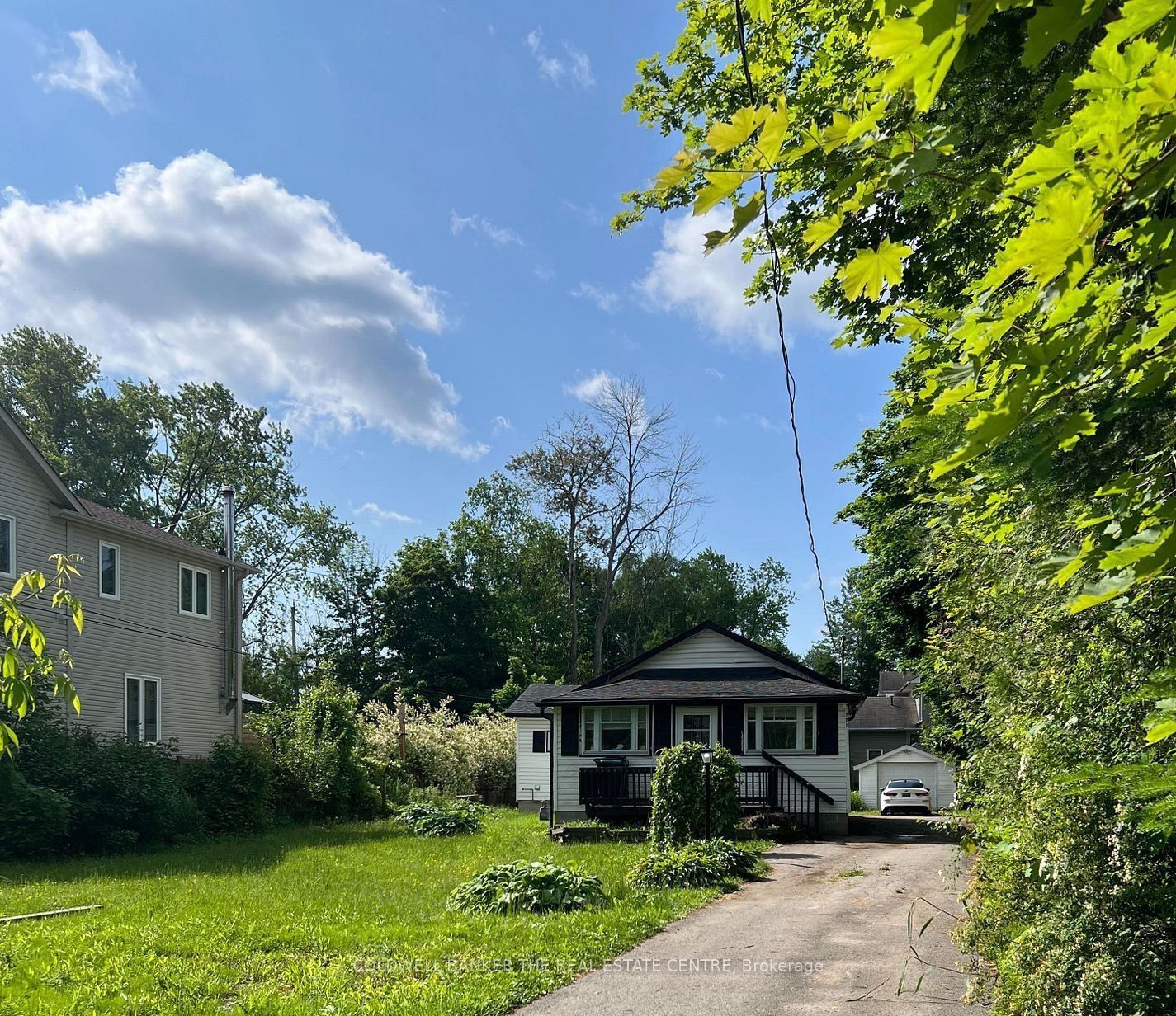 721 9th Line E Property Photo 1