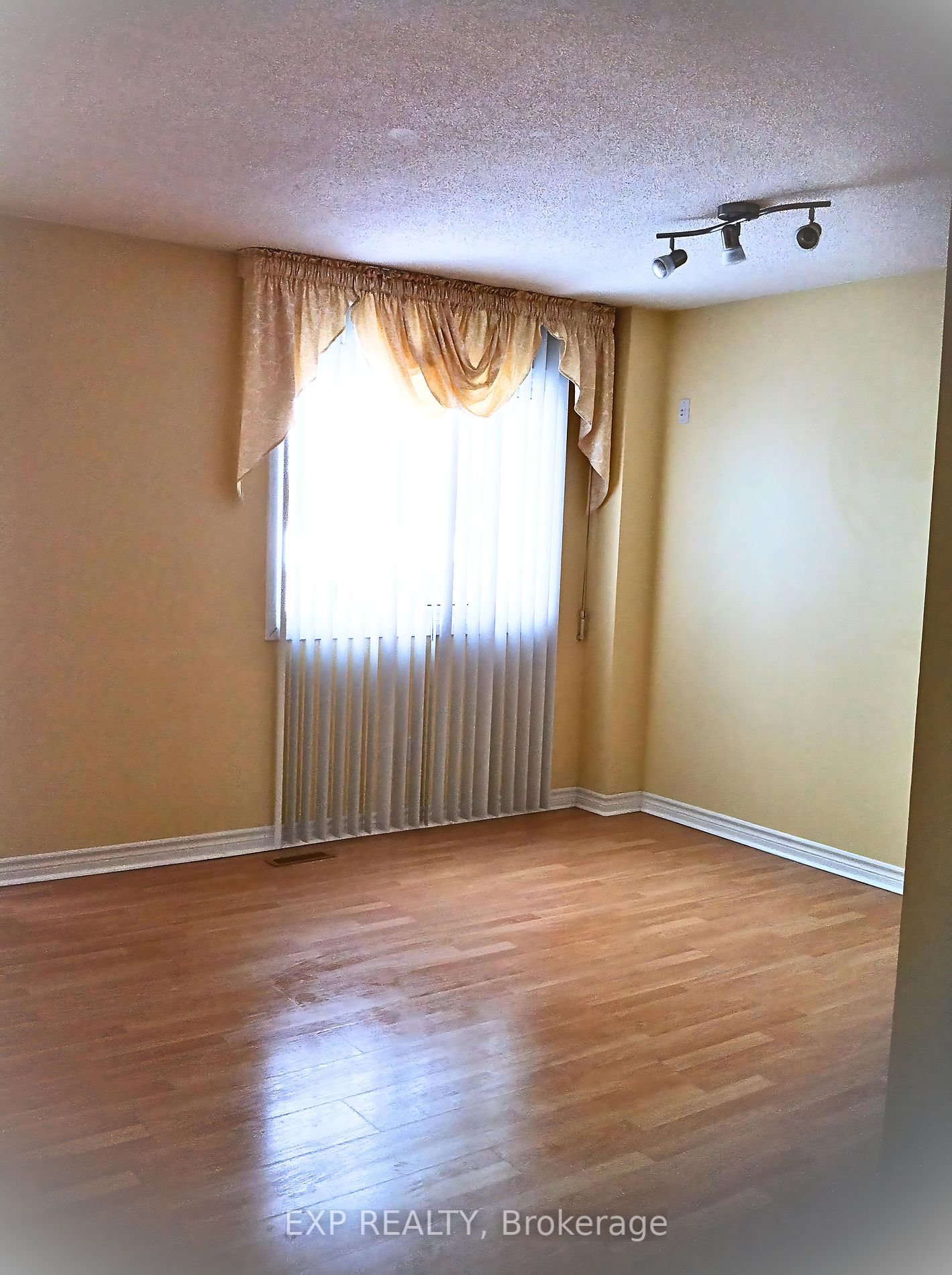 44 New Seabury Dr Property Photo 3