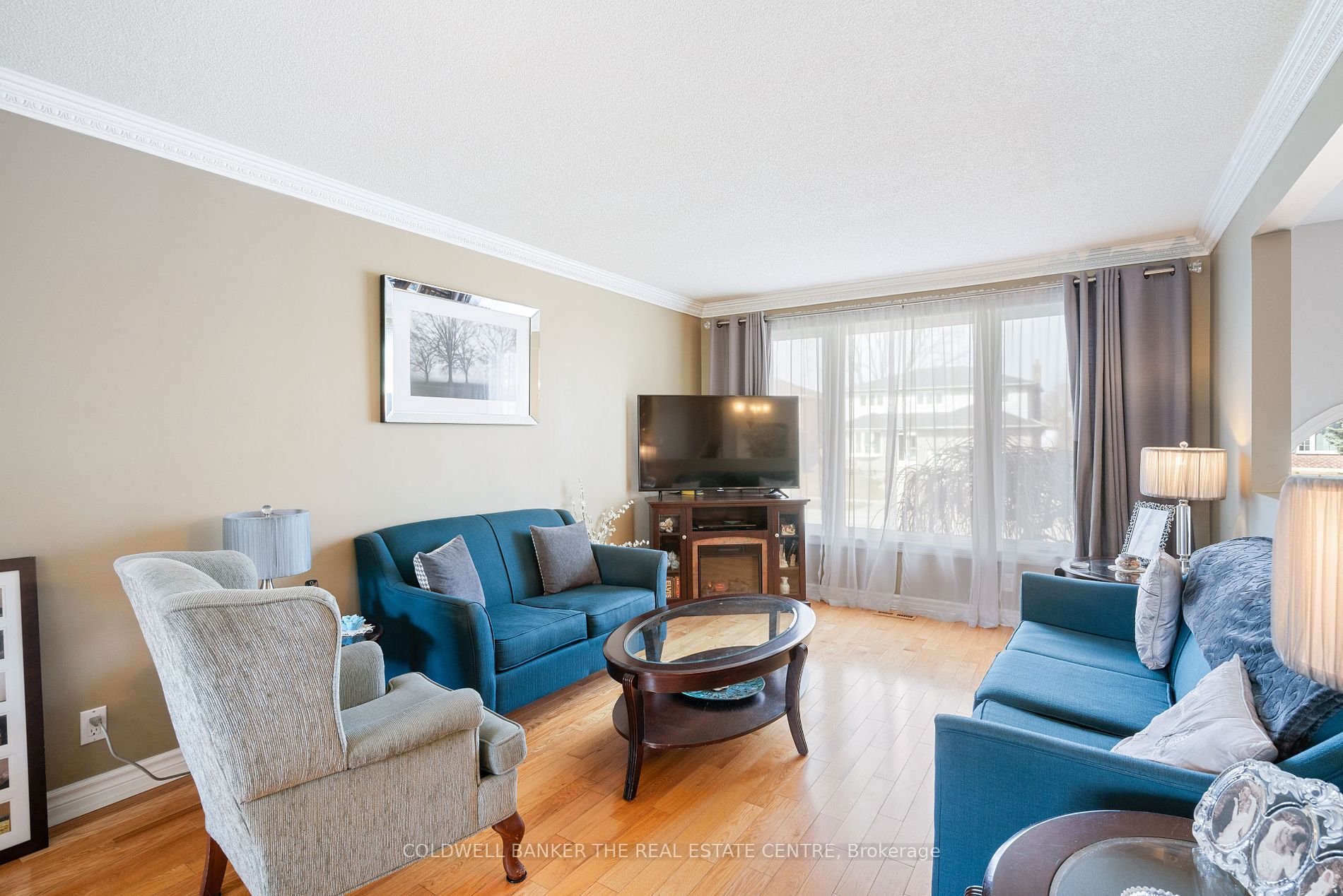 11 Castille Cres Property Photo 4