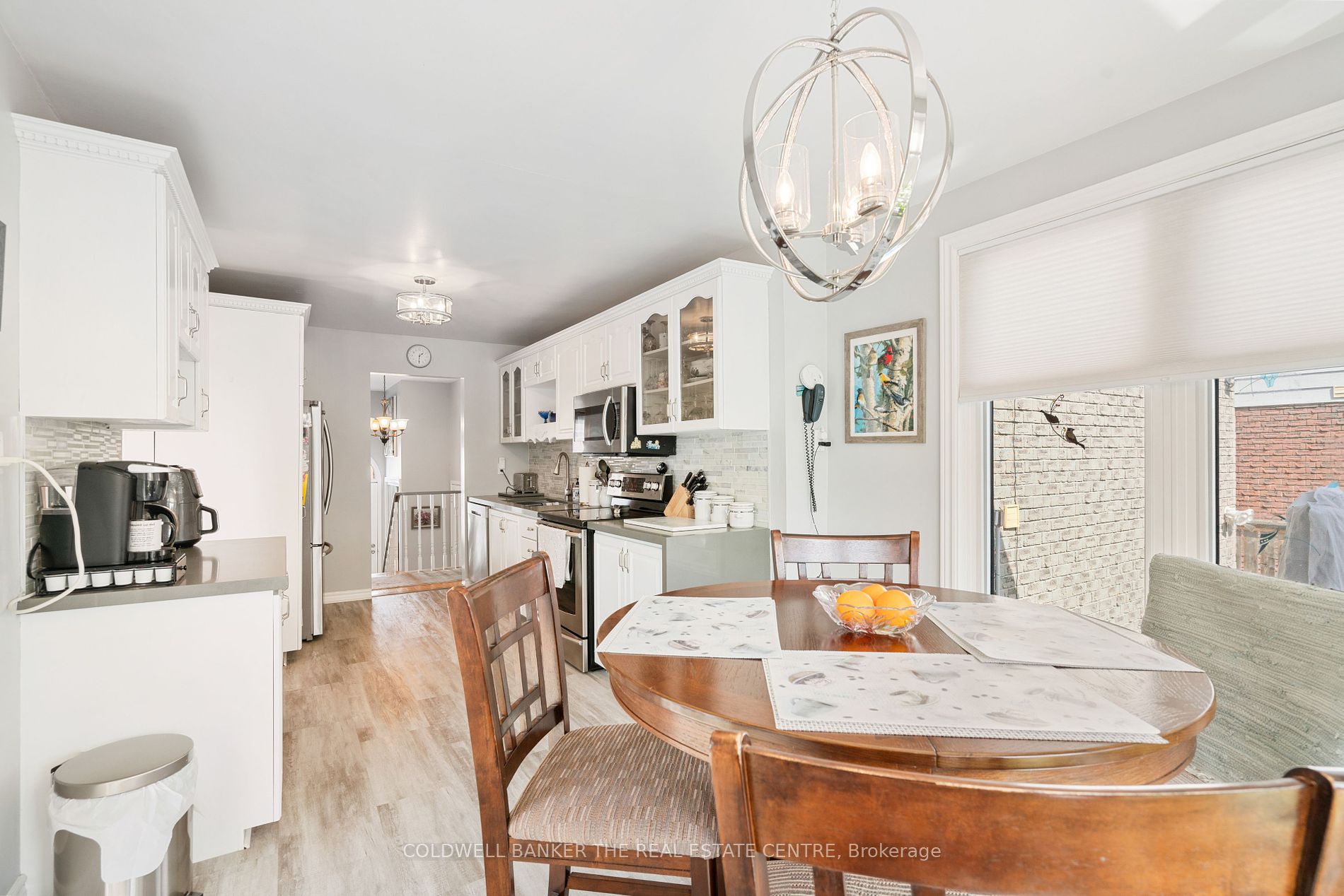 11 Castille Cres Property Photo 10
