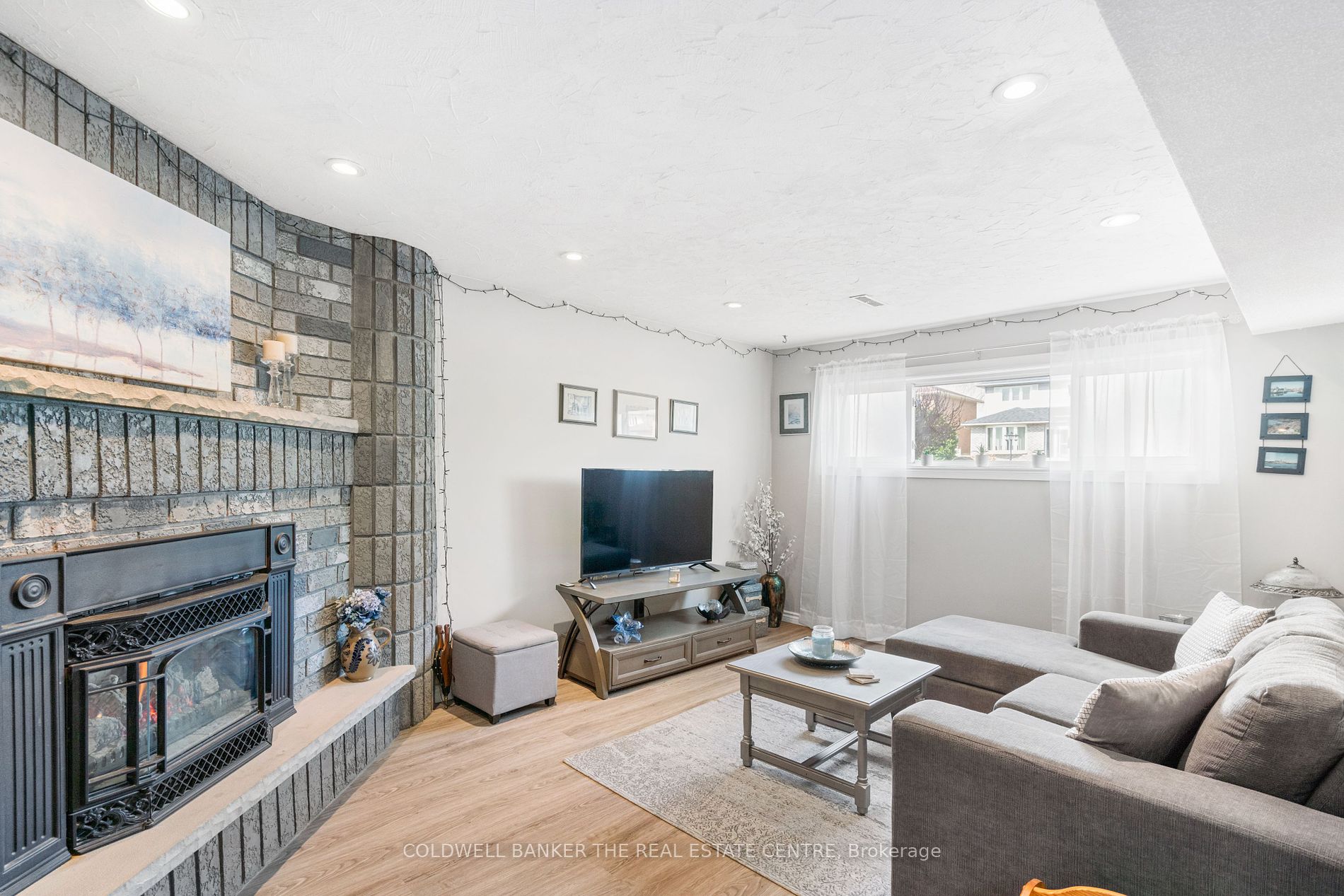 11 Castille Cres Property Photo 16
