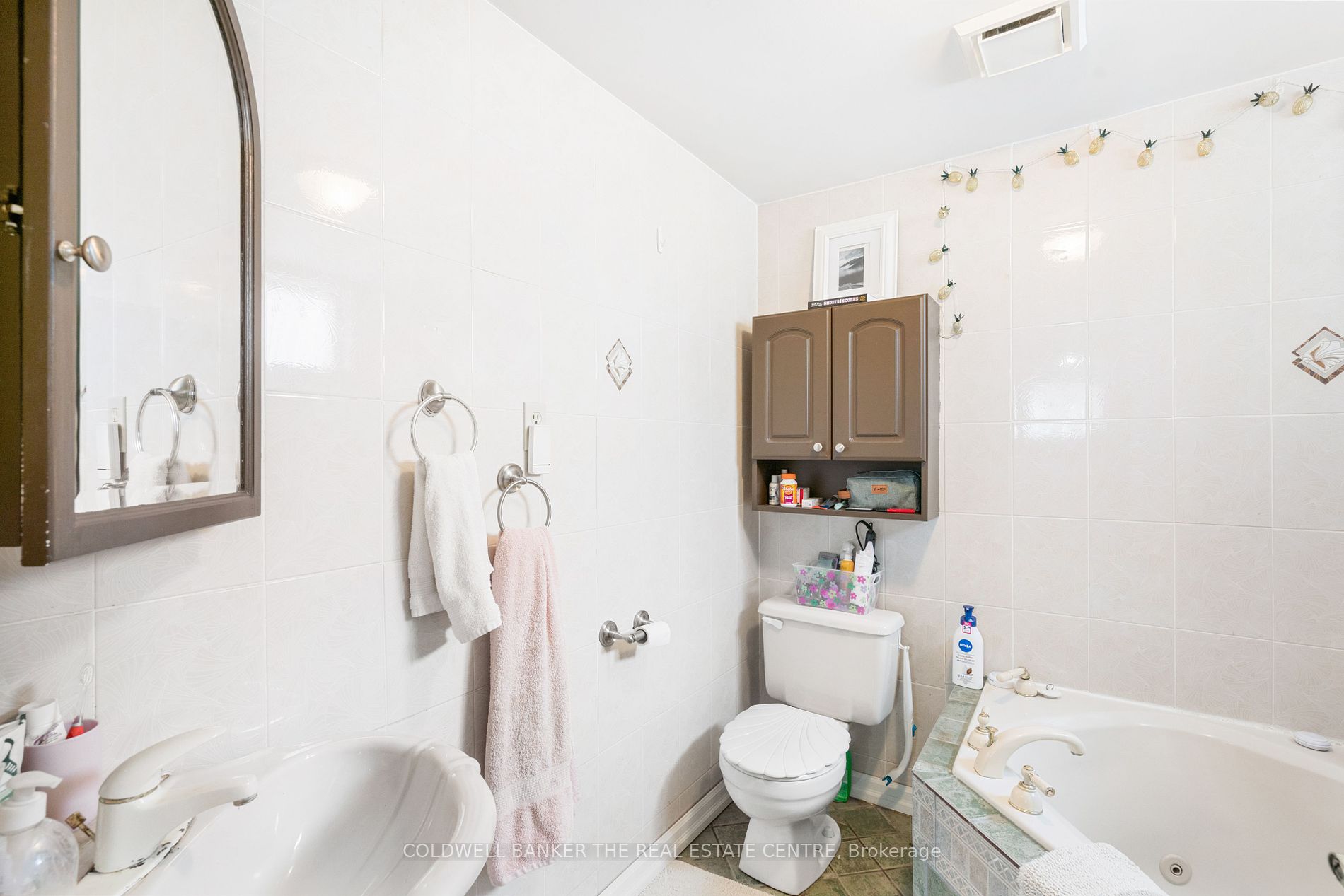 11 Castille Cres Property Photo 21