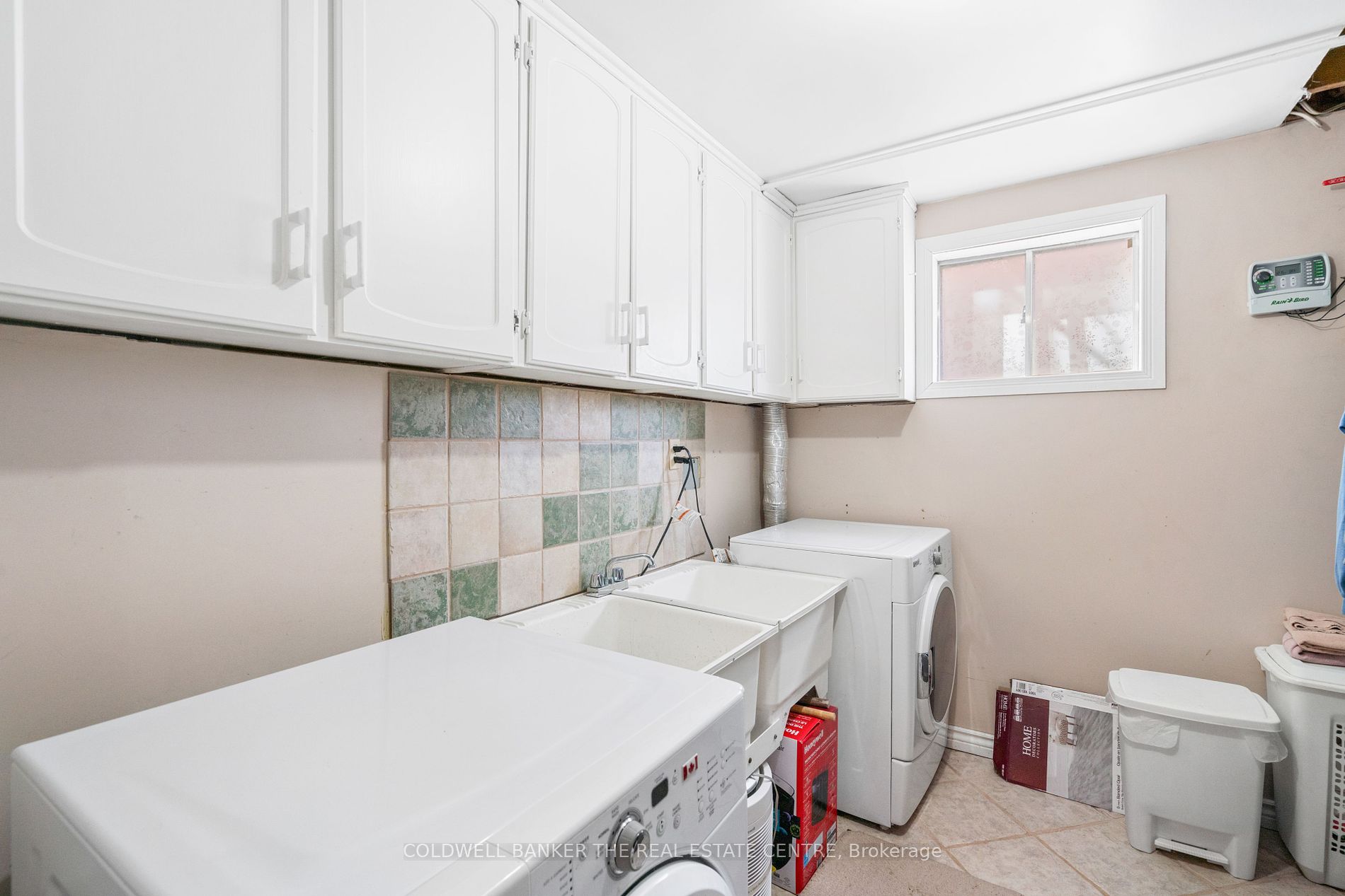 11 Castille Cres Property Photo 22