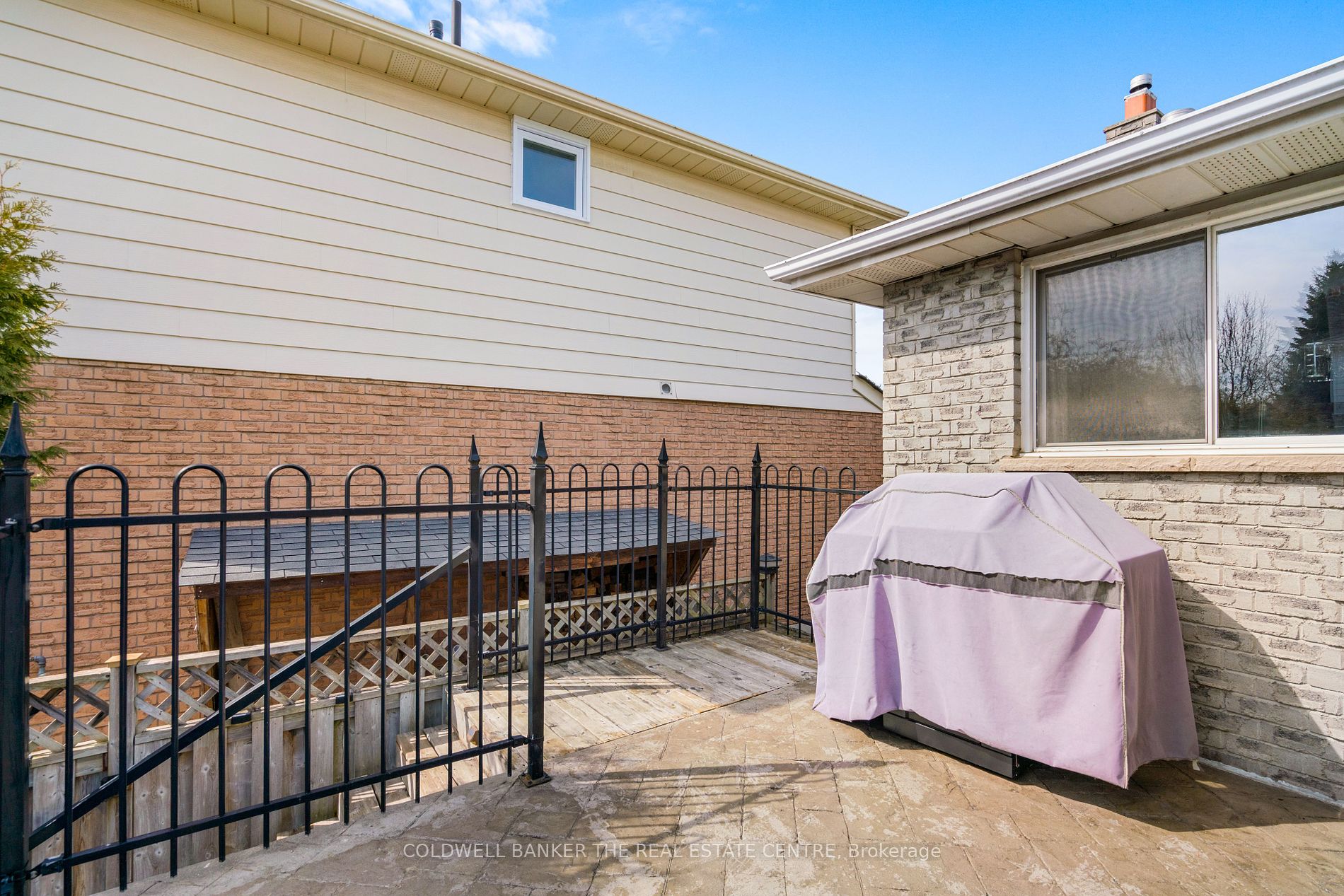11 Castille Cres Property Photo 28