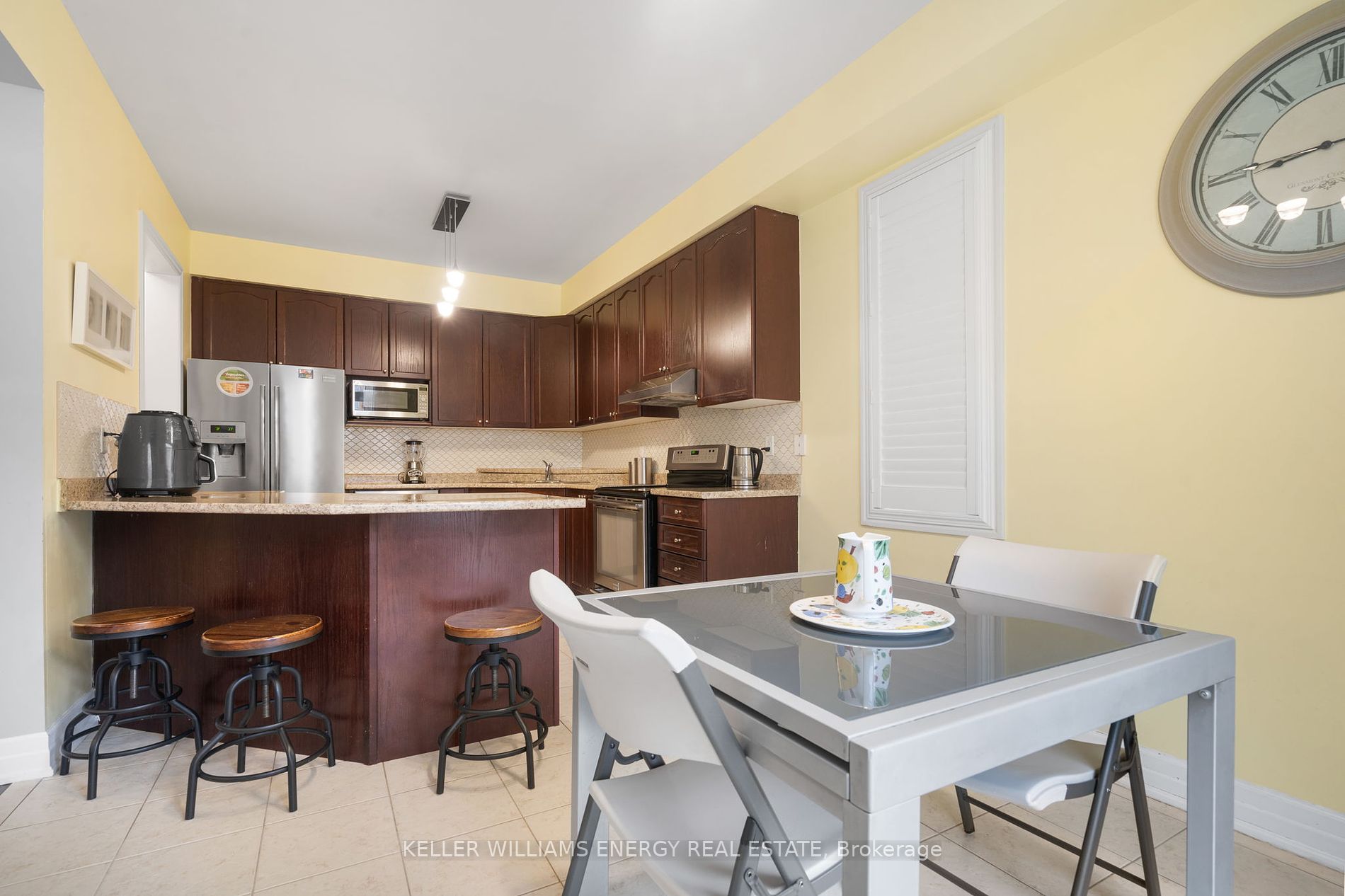 87 Thornlodge Dr Property Photo 14