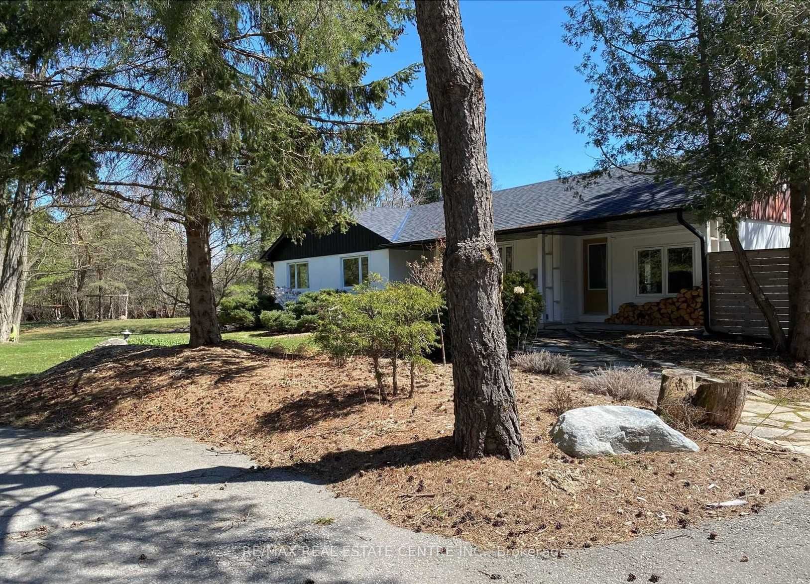 6233 14th Line Property Photo
