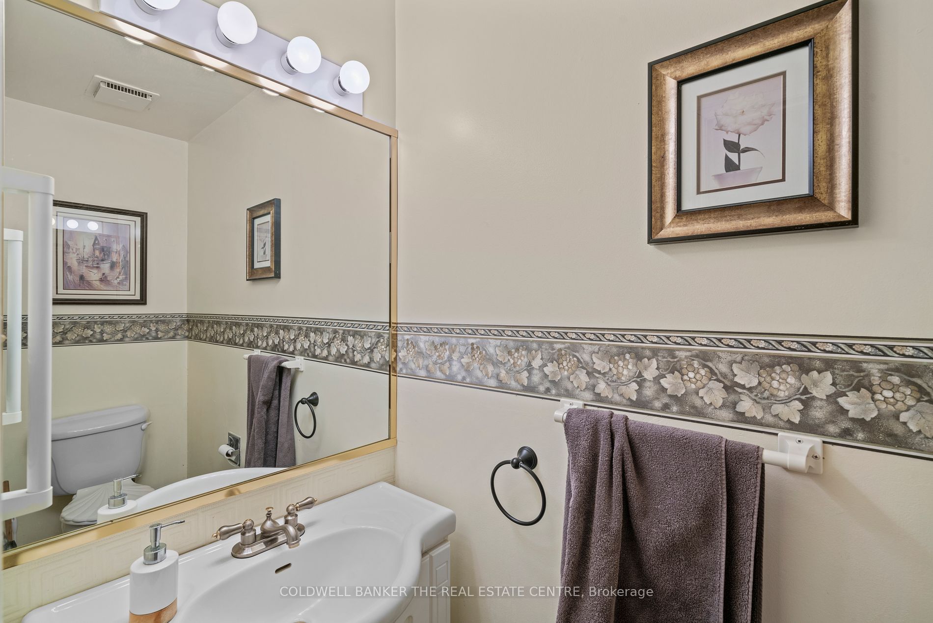 194 Crossland Gate Property Photo 5