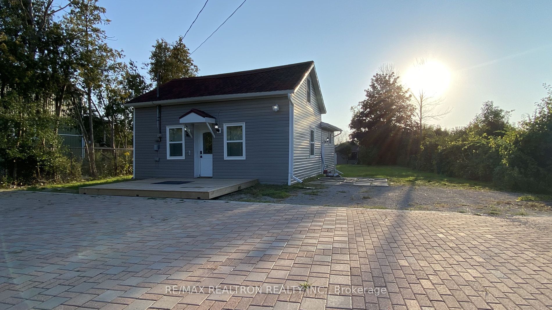 26042 Lakeridge Rd Property Photo
