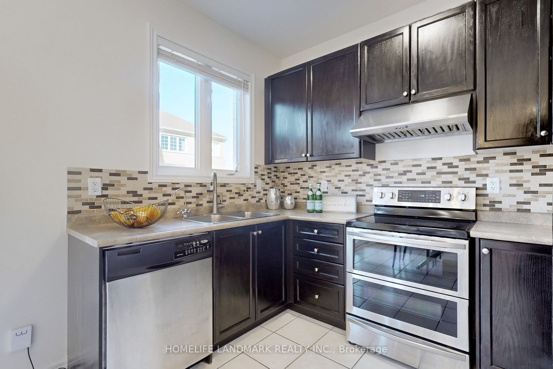 84 Yakefarm Blvd Property Photo 14