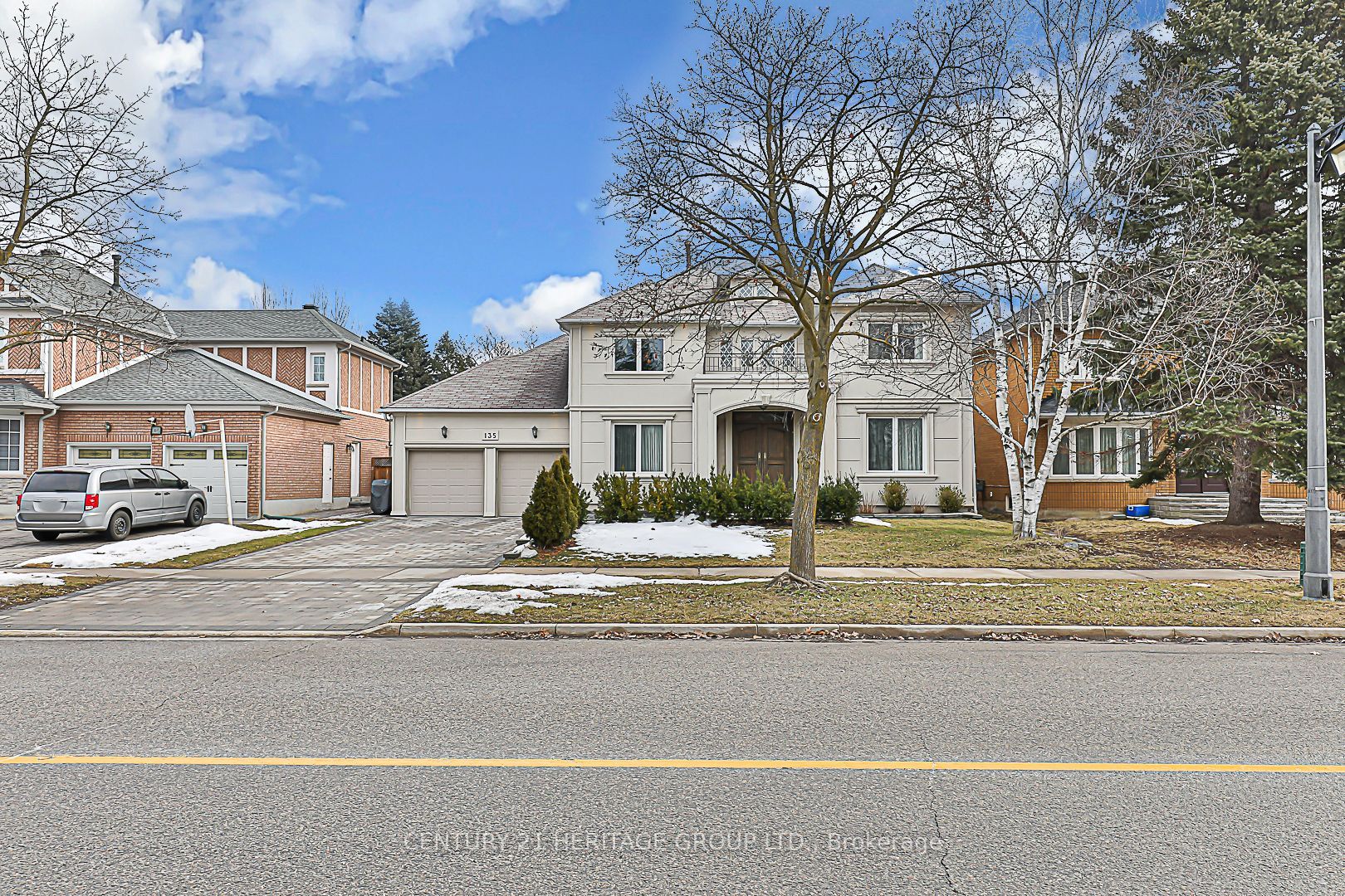 135 Strathearn Ave Property Photo