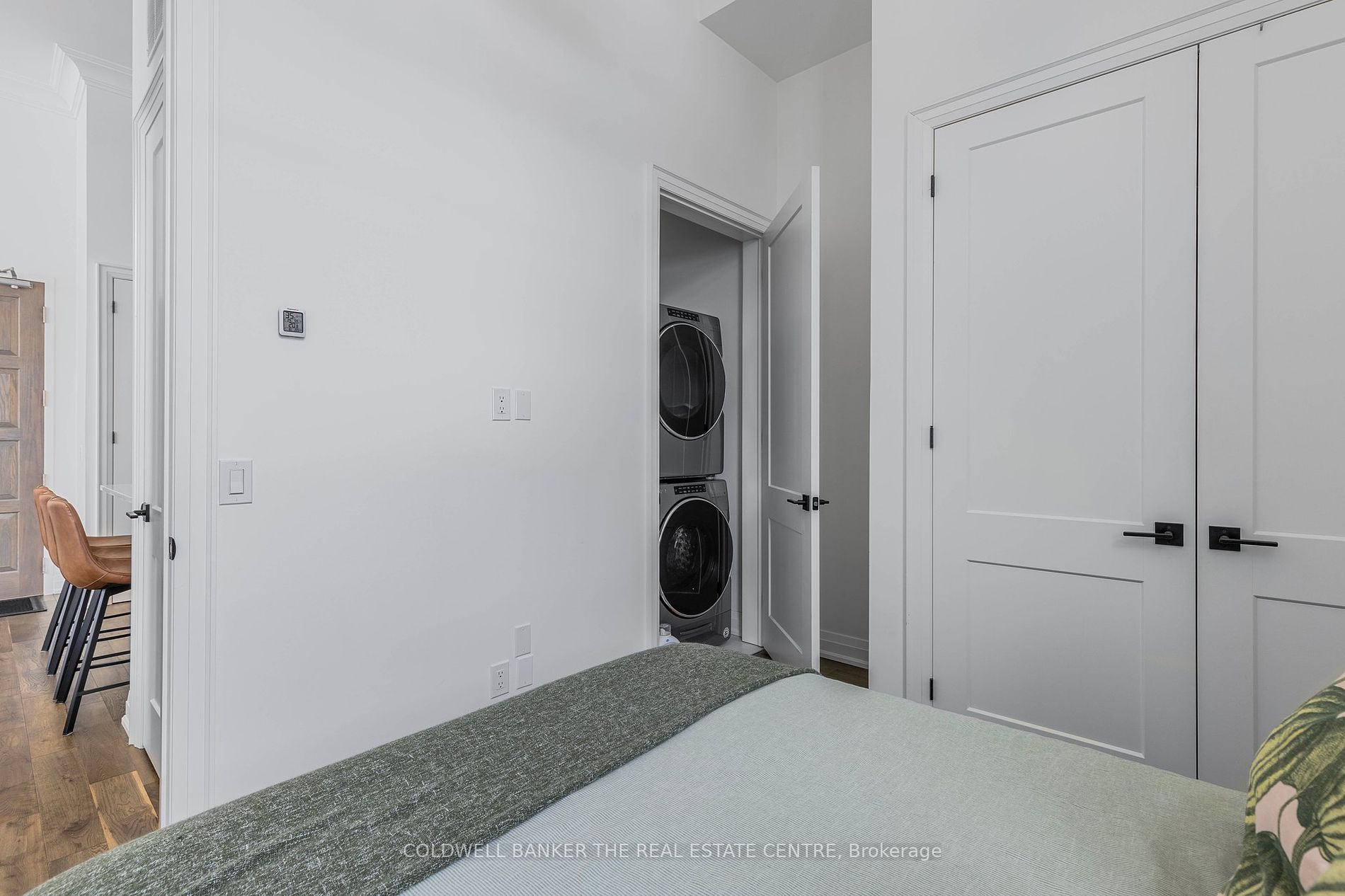 400 Park Ave 2 Property Photo 15