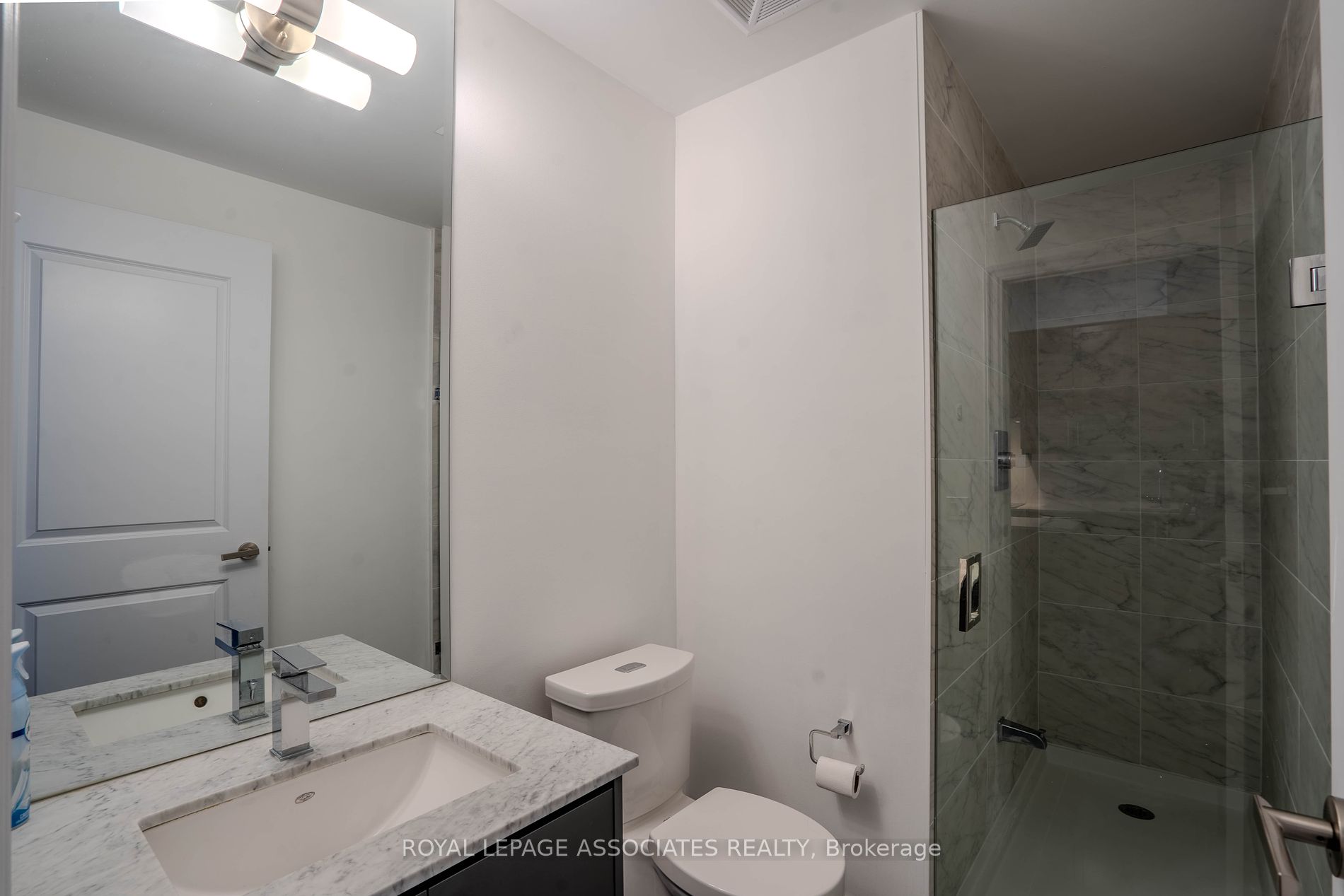 9085 Jane St 06 Property Photo 15