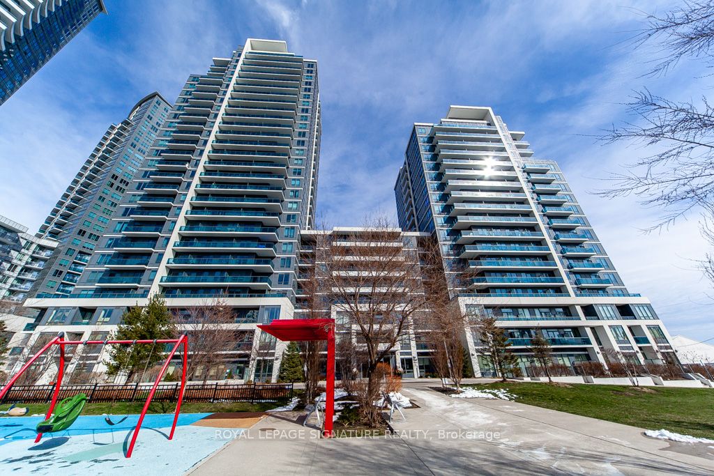 7165 Yonge St 4 Property Photo