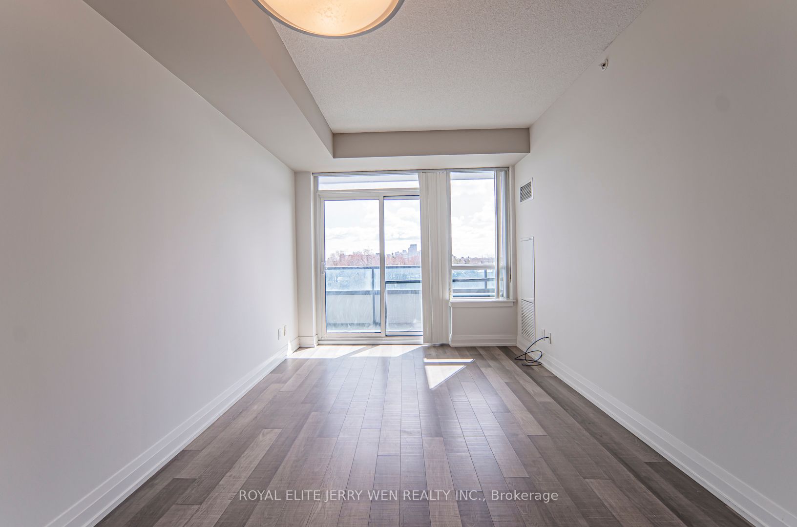 7165 Yonge St 21 Property Photo 1