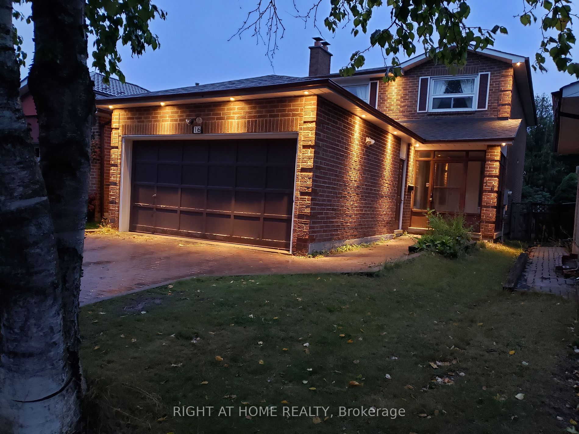 16 Lund St Property Photo 1