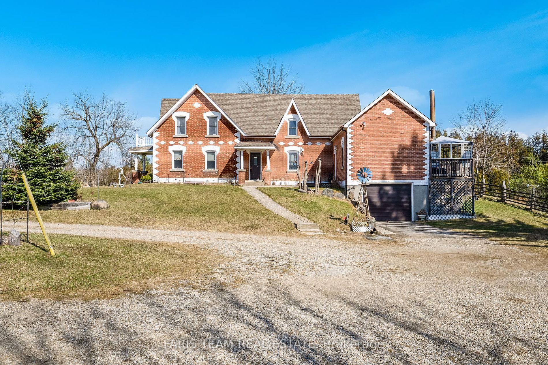 5987 12th Line Property Photo