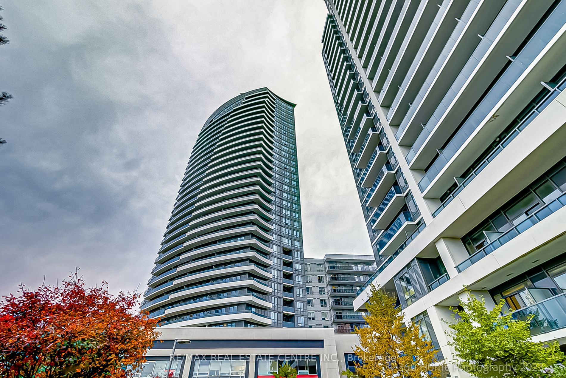 7171 Yonge St Property Photo