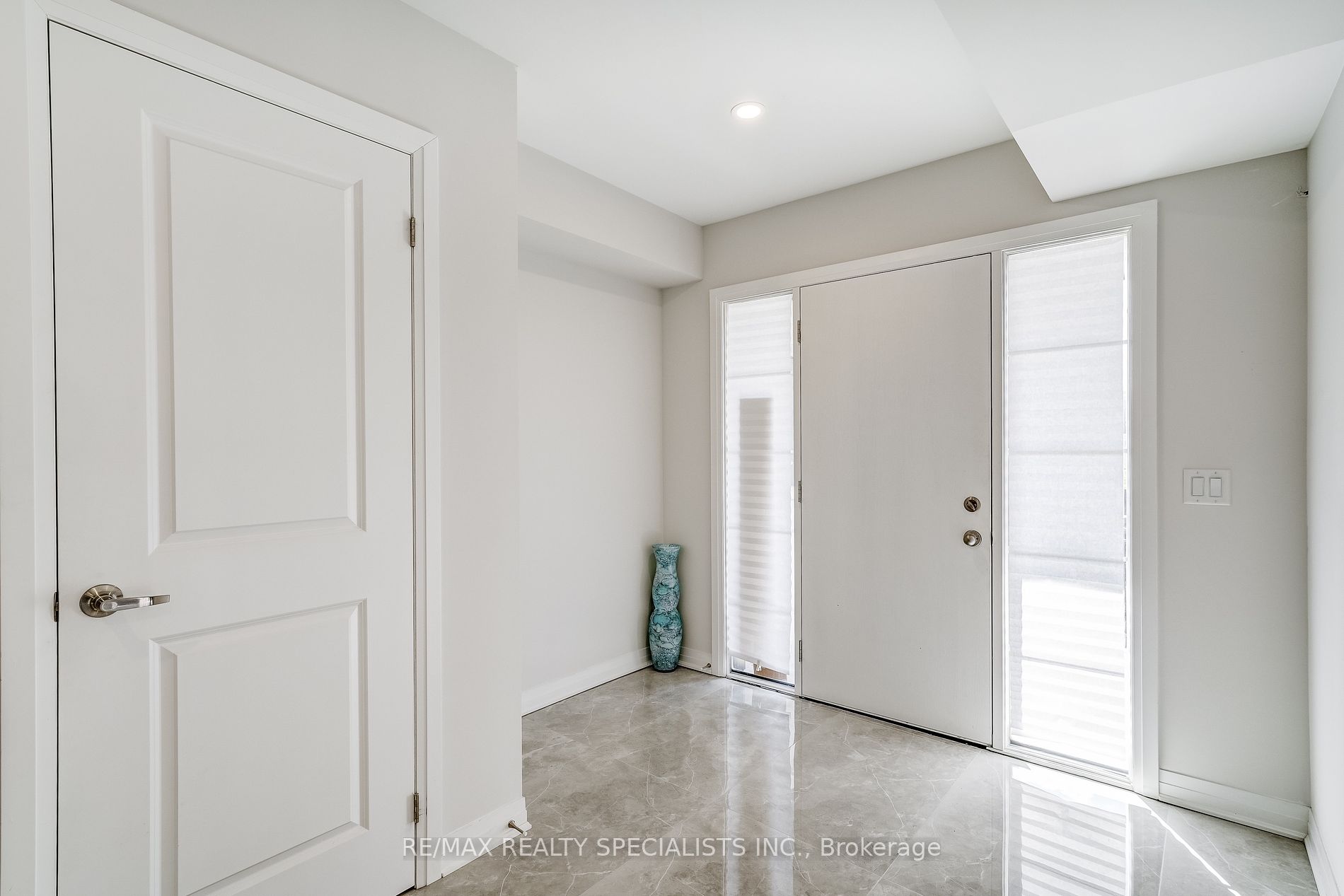 513 Simcoe Rd Property Photo 2
