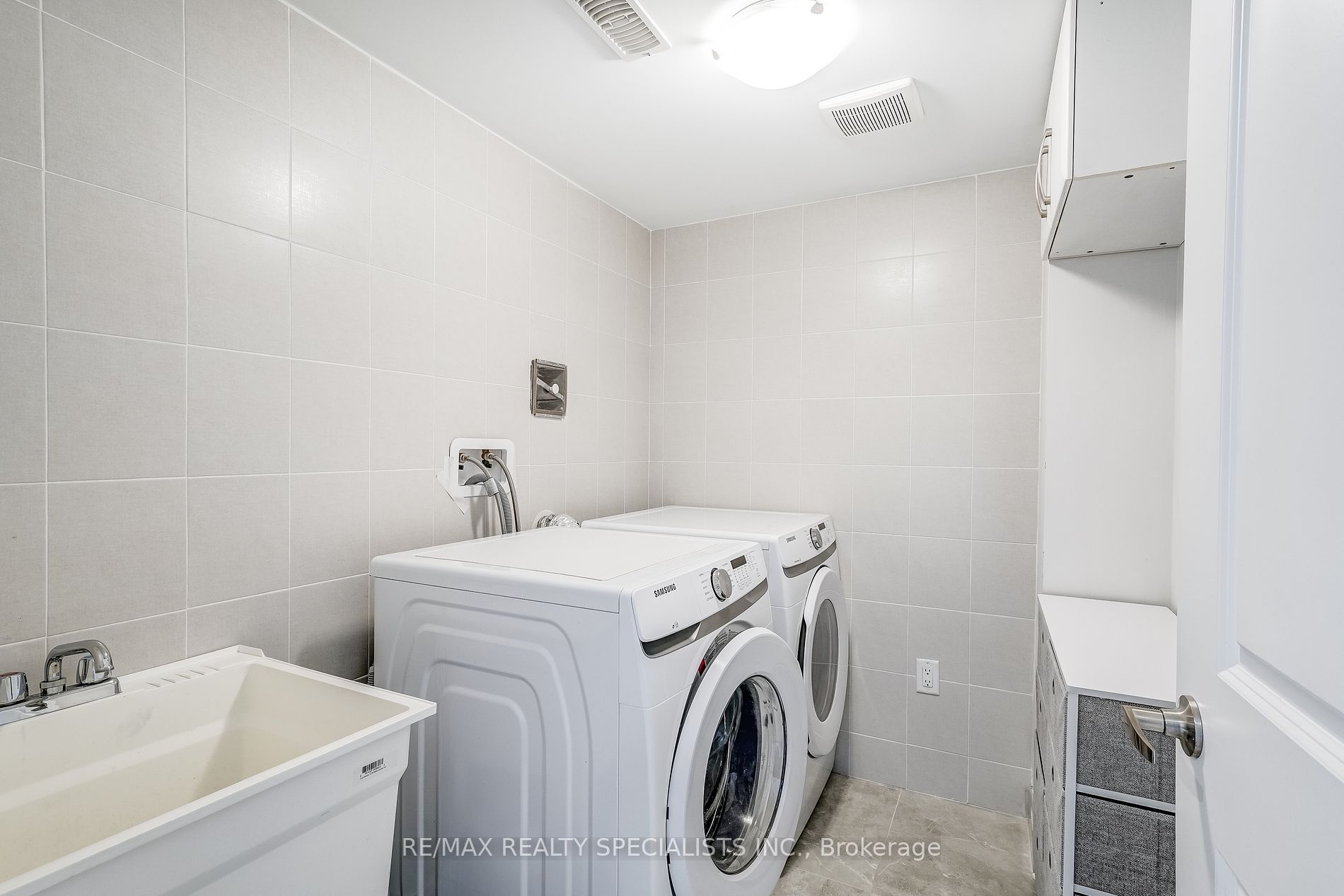 513 Simcoe Rd Property Photo 7