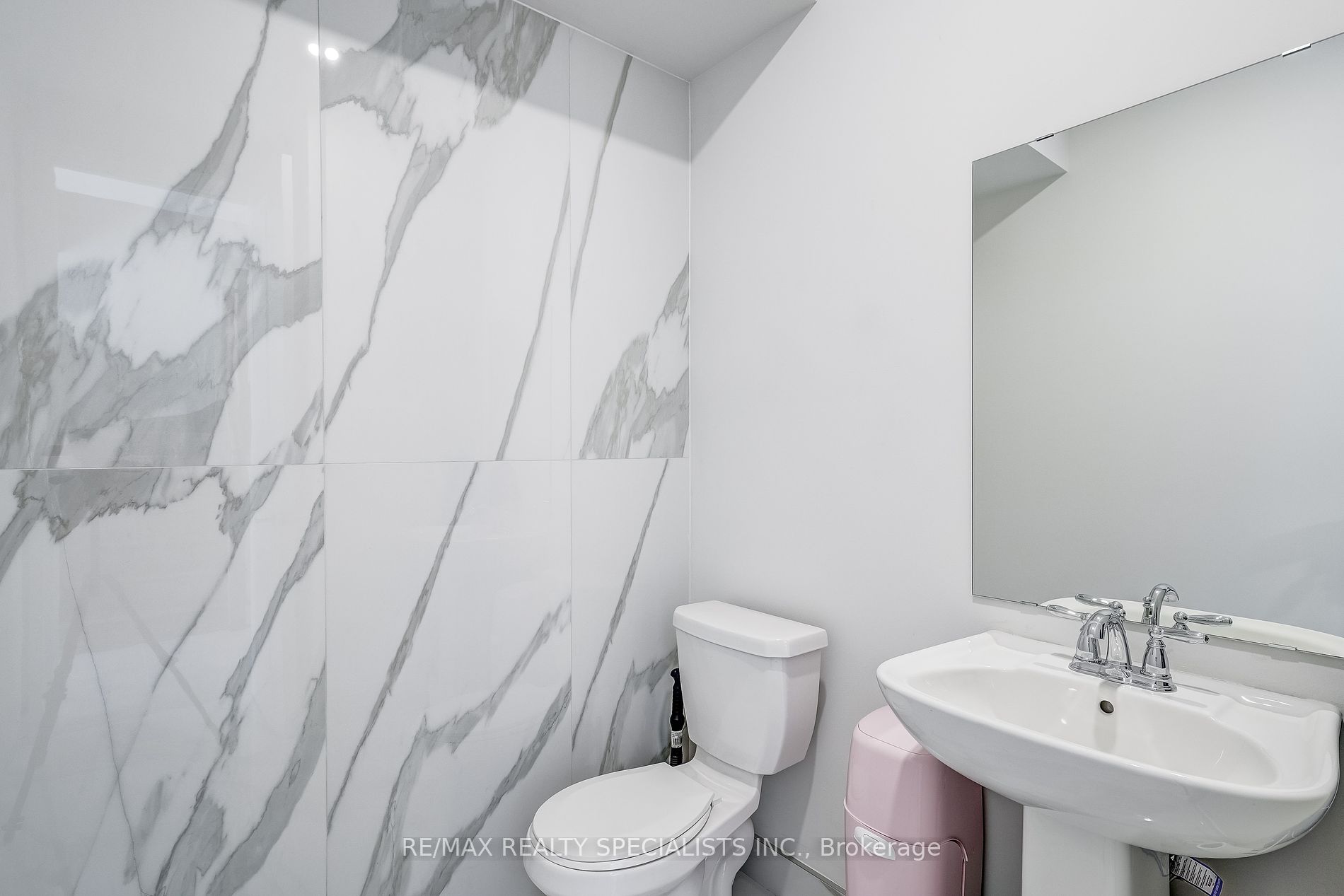 513 Simcoe Rd Property Photo 16