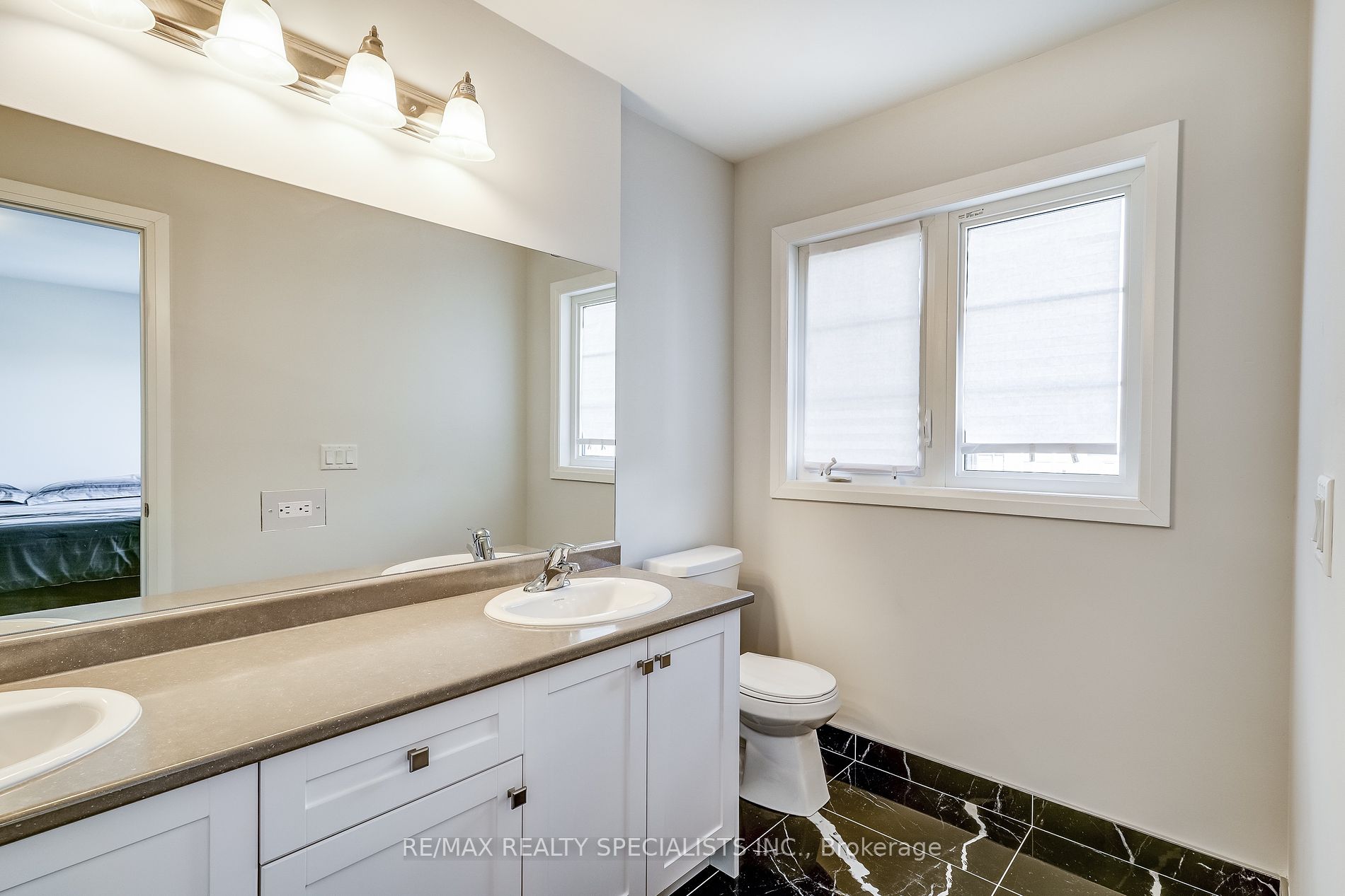 513 Simcoe Rd Property Photo 25