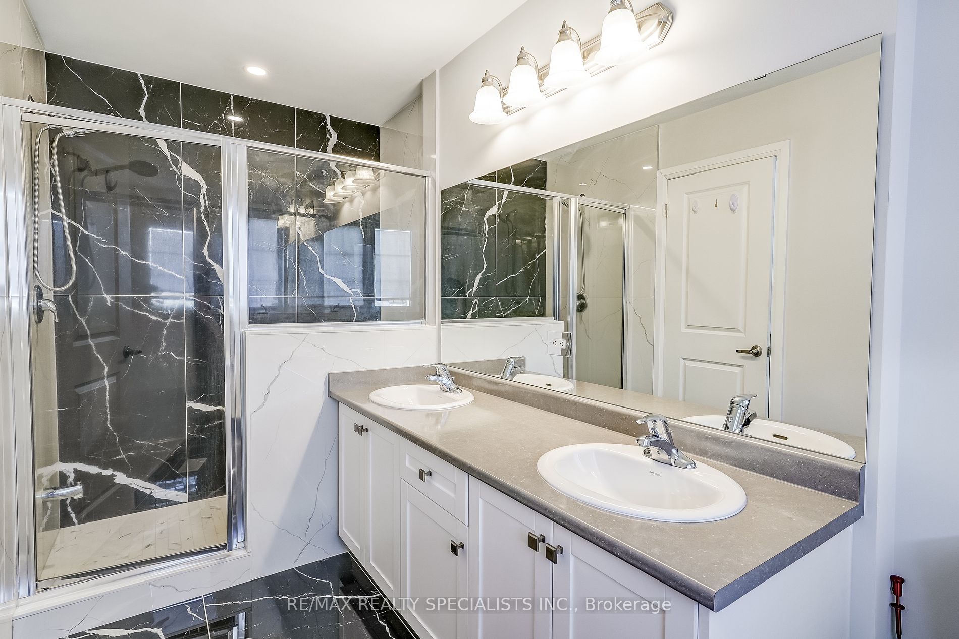 513 Simcoe Rd Property Photo 26