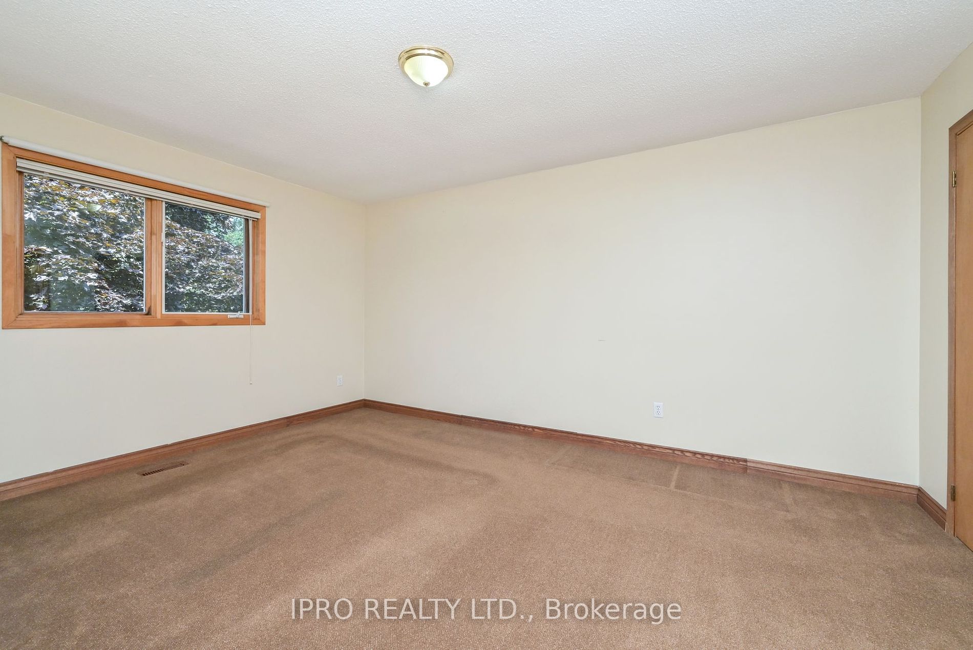 9 Baxter Ave Property Photo 4