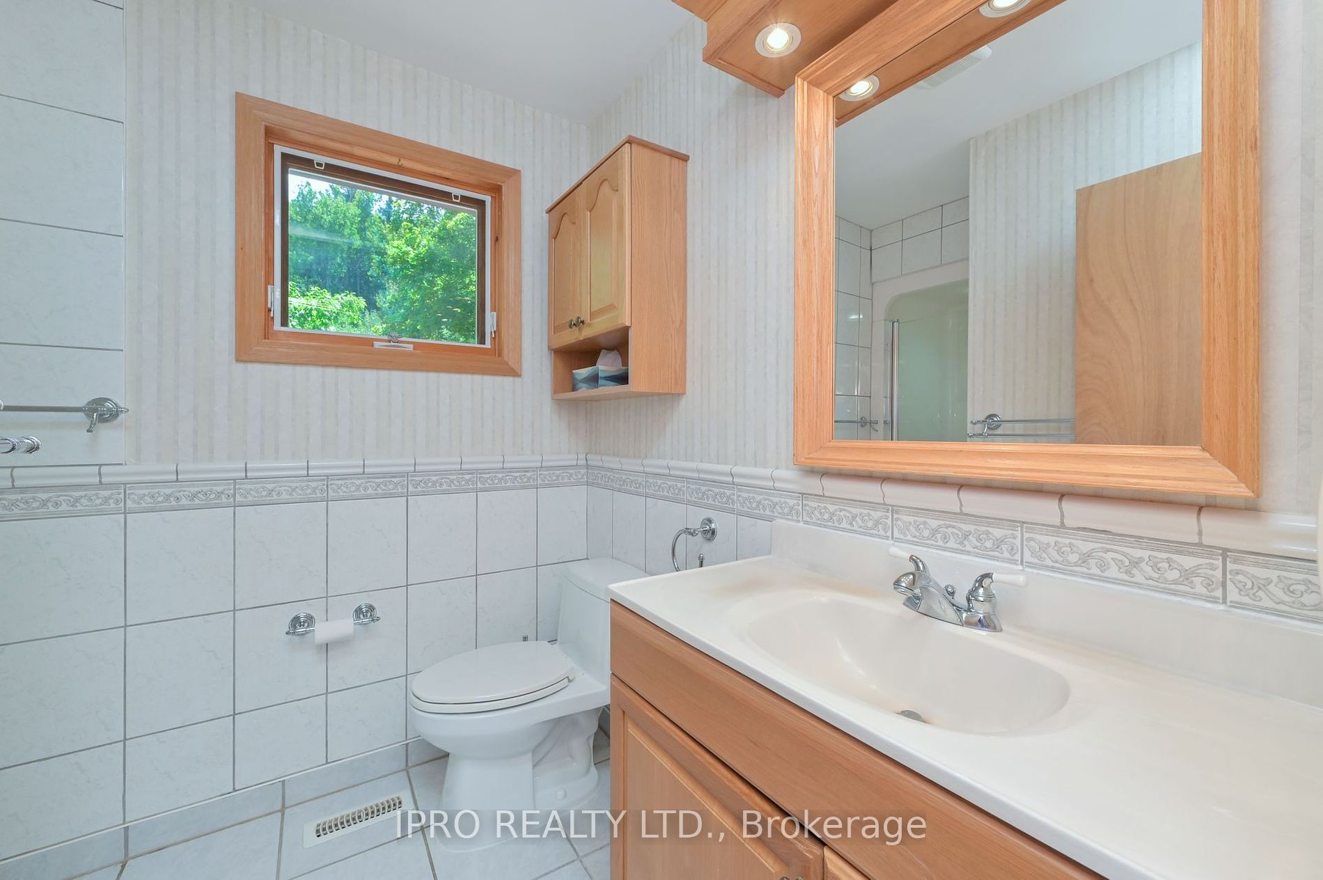 9 Baxter Ave Property Photo 6