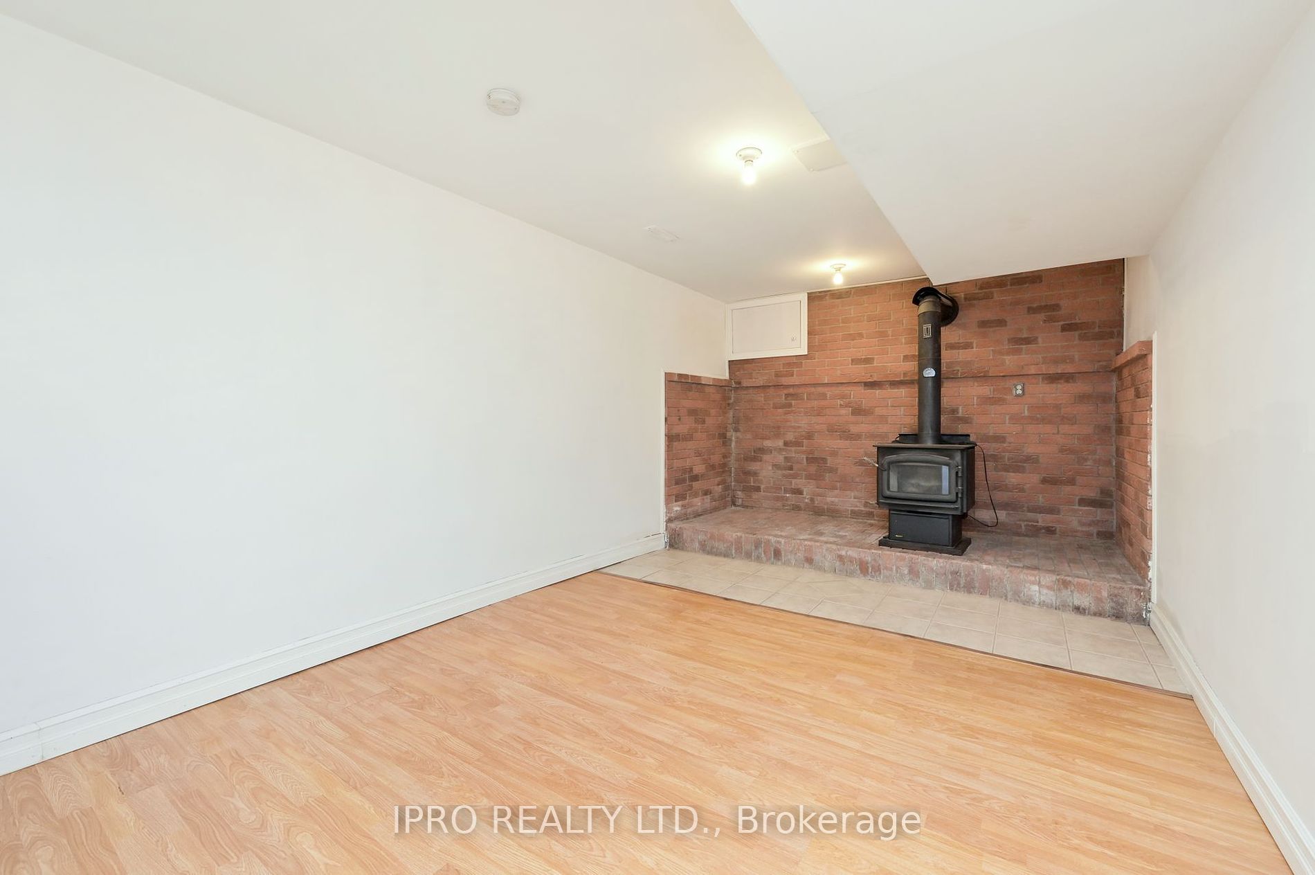9 Baxter Ave Property Photo 11