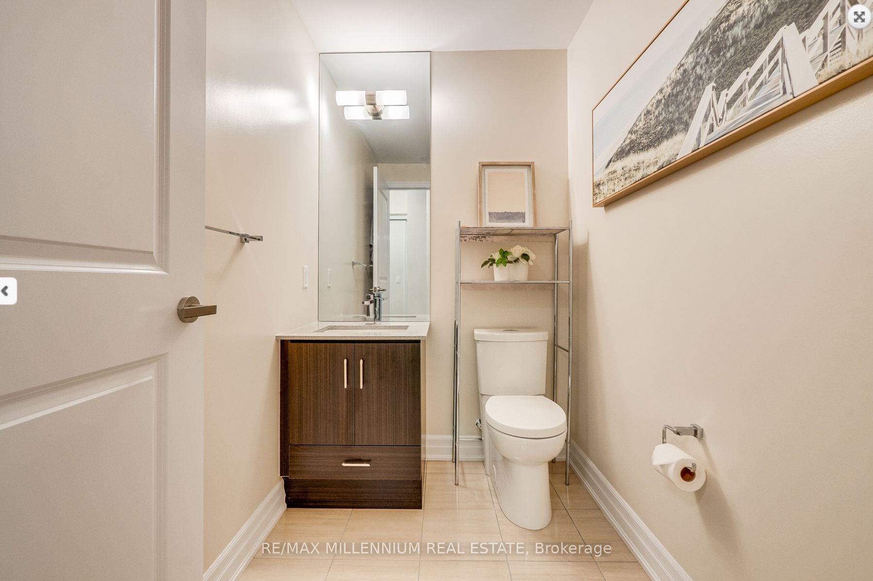 9075 Jane St 421 Property Photo 25