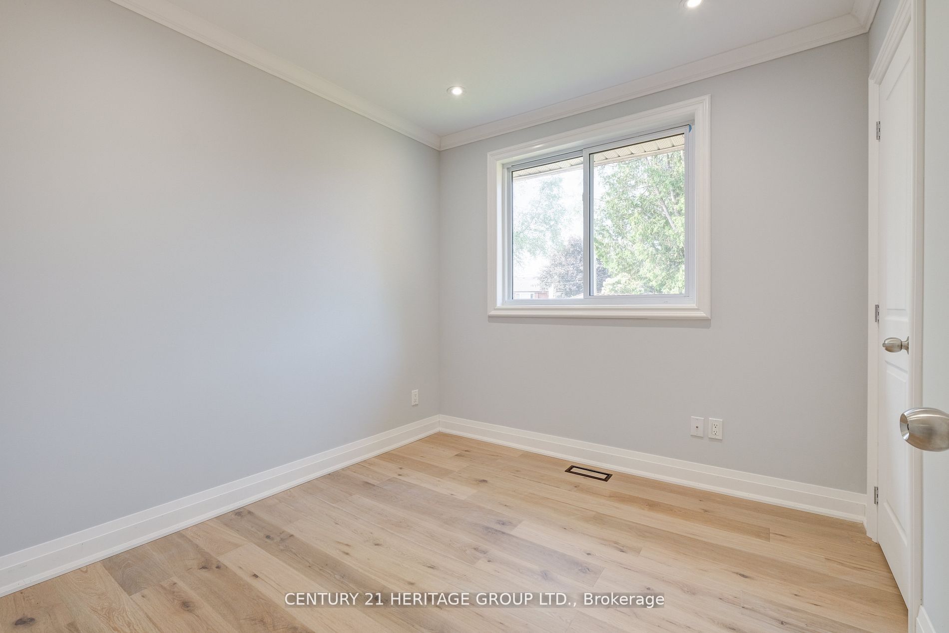8 Walter Ave Property Photo 5