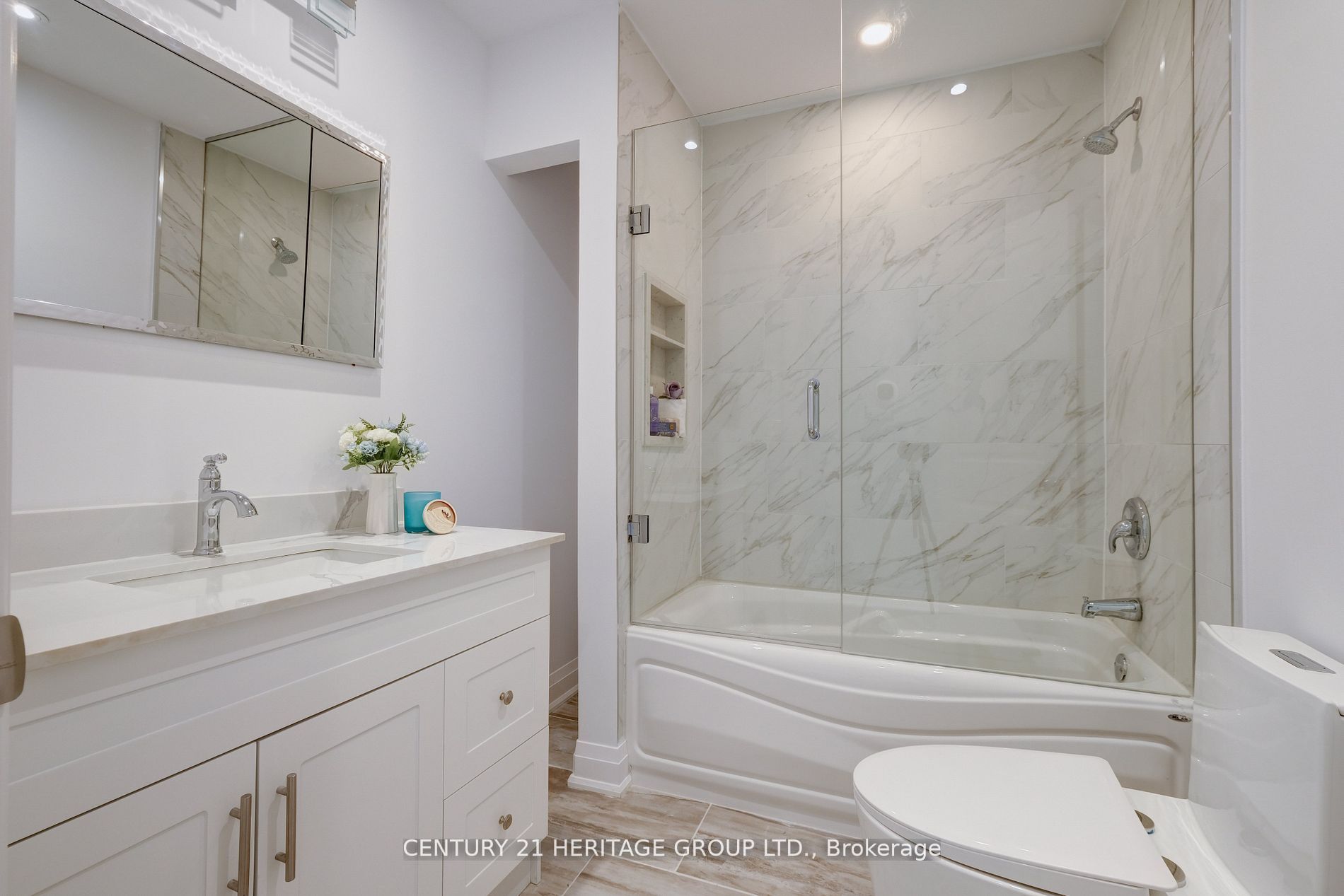 8 Walter Ave Property Photo 6