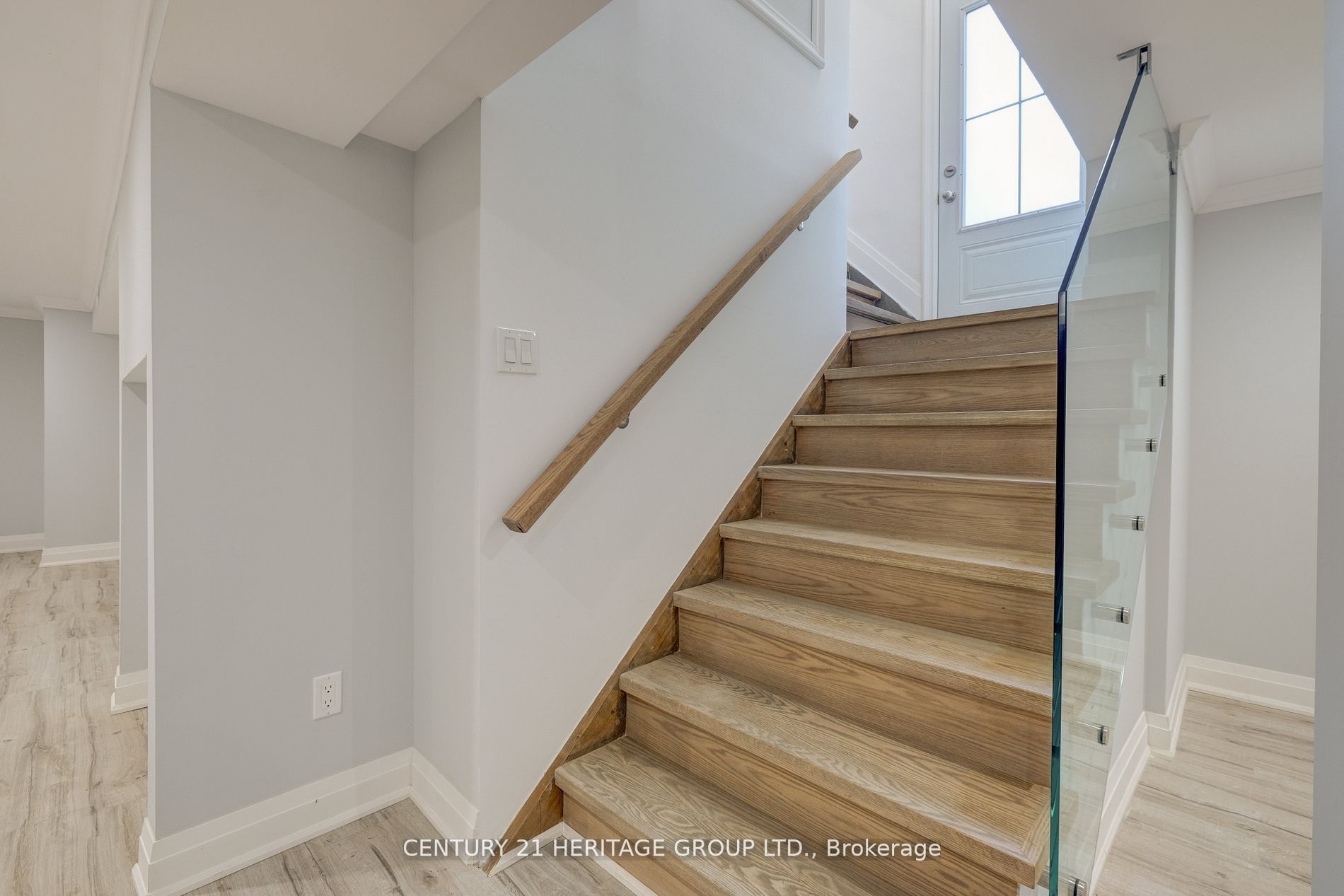 8 Walter Ave Property Photo 9