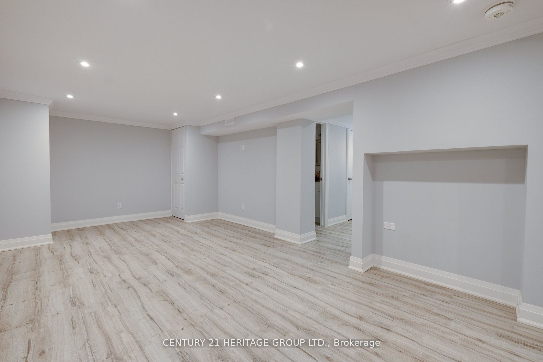 8 Walter Ave Property Photo 13