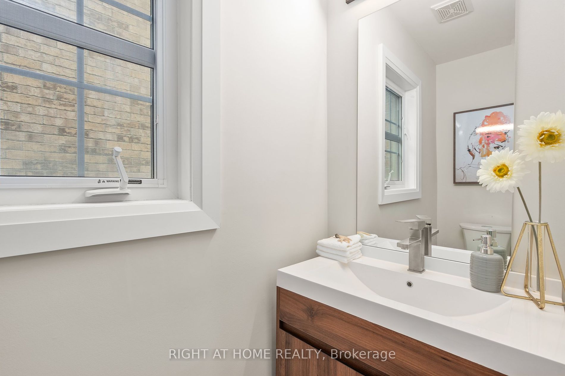 255 Queen Filomena Ave Property Photo 2