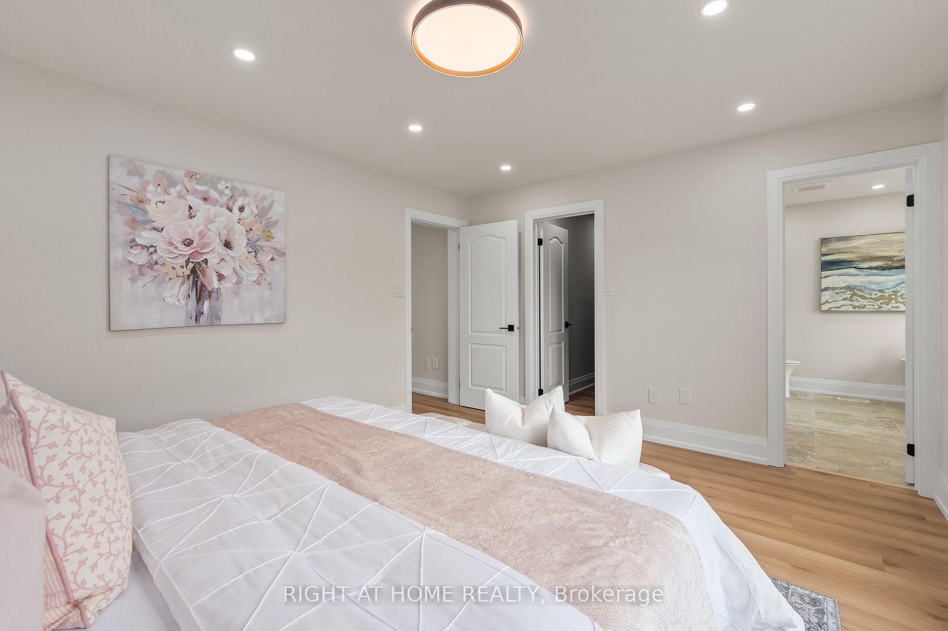 255 Queen Filomena Ave Property Photo 10