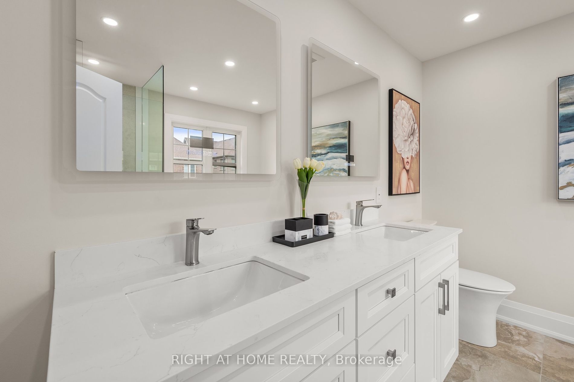 255 Queen Filomena Ave Property Photo 13