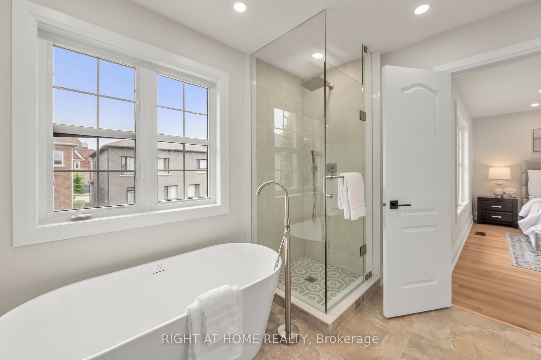 255 Queen Filomena Ave Property Photo 14