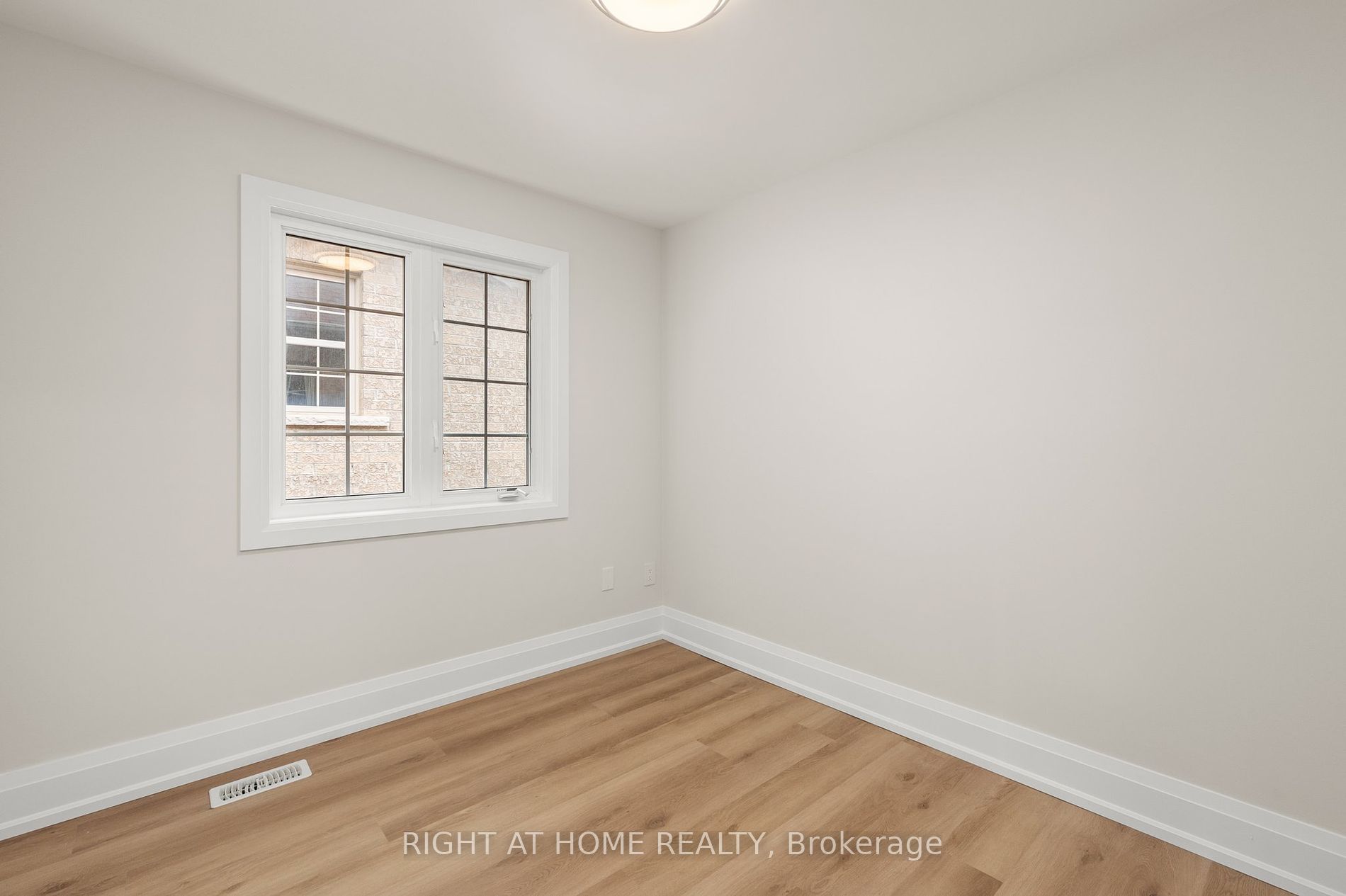 255 Queen Filomena Ave Property Photo 16
