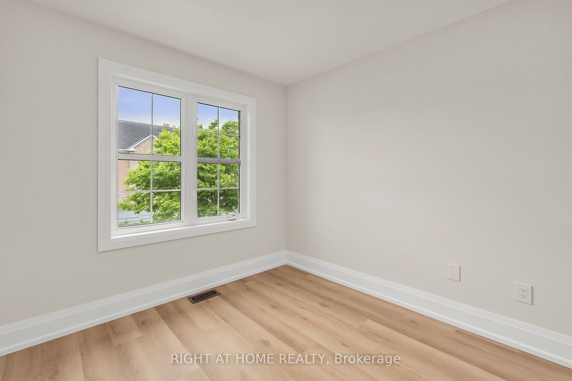255 Queen Filomena Ave Property Photo 18