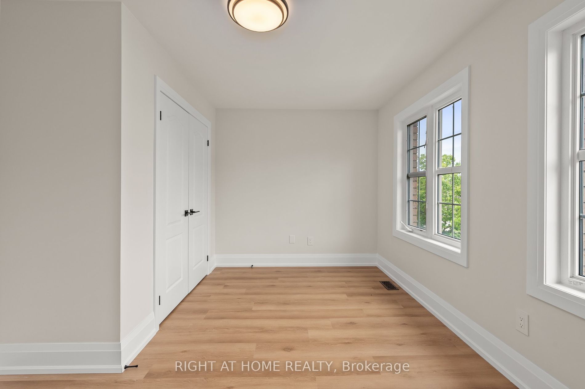 255 Queen Filomena Ave Property Photo 19
