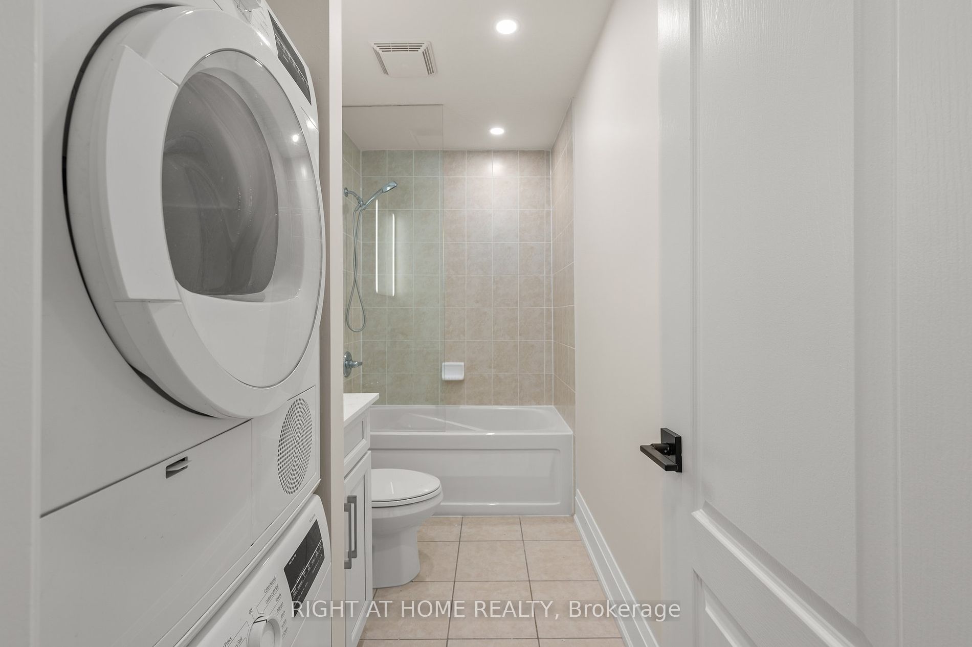 255 Queen Filomena Ave Property Photo 21
