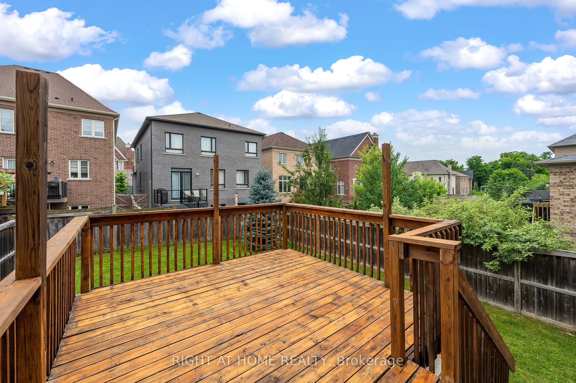 255 Queen Filomena Ave Property Photo 26