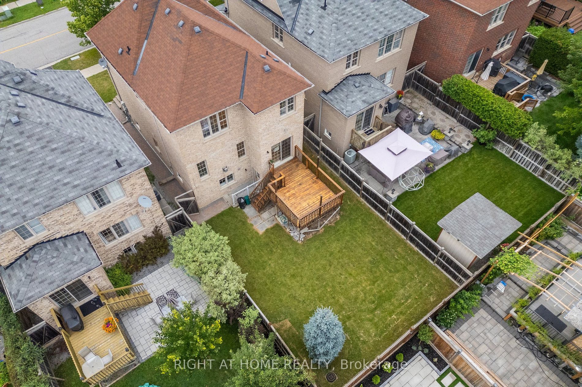 255 Queen Filomena Ave Property Photo 27