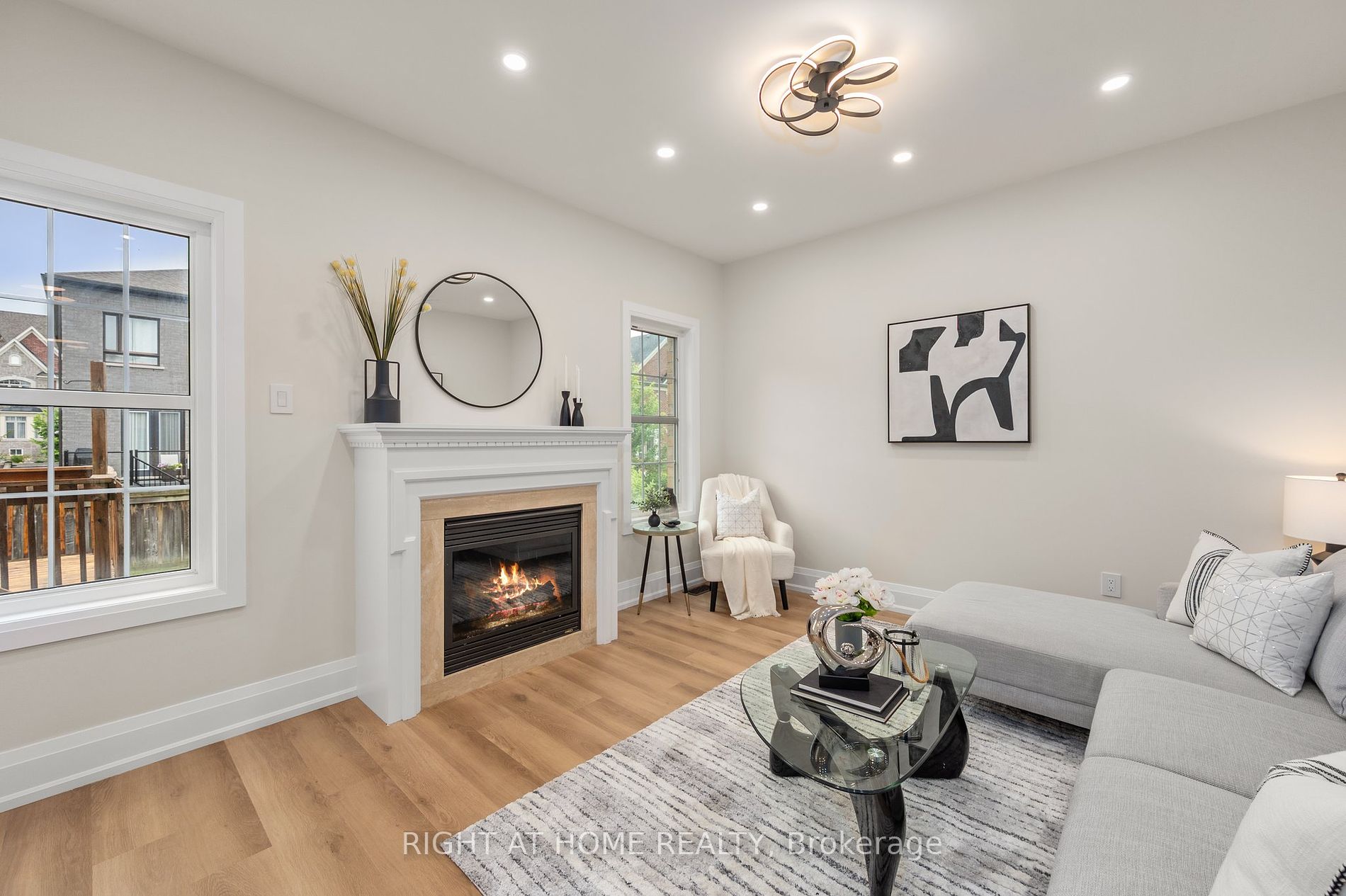 255 Queen Filomena Ave Property Photo 30